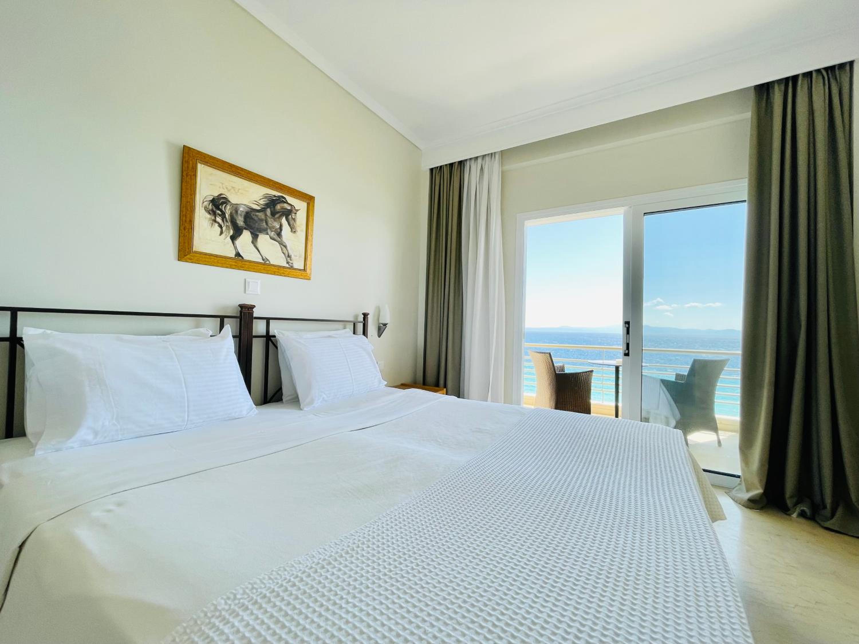 Apartamento de una habitación con balcón y vista al mar