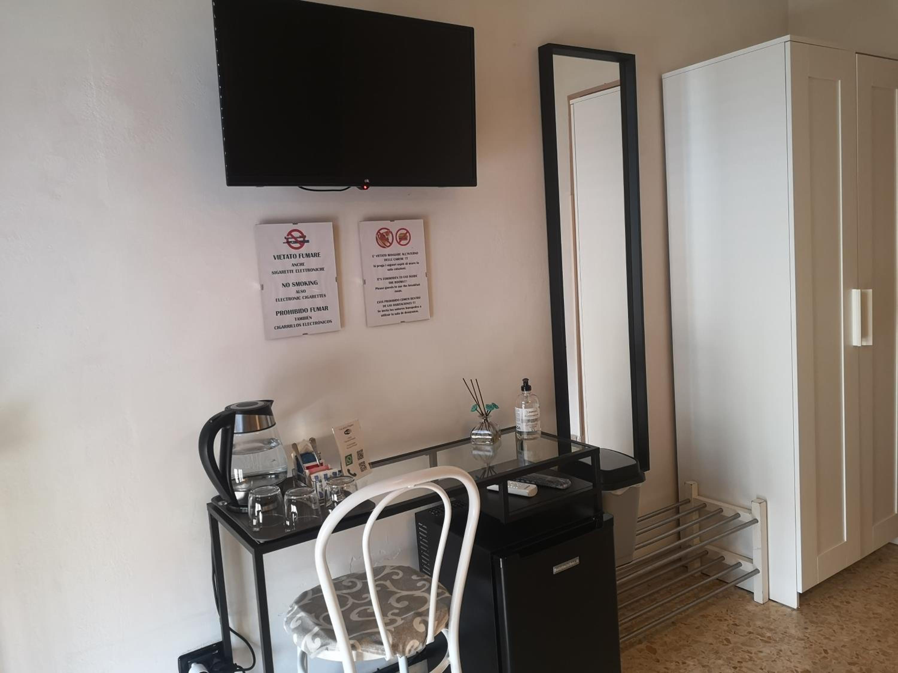 Triple Room with Private Bathroom - Photo 5
