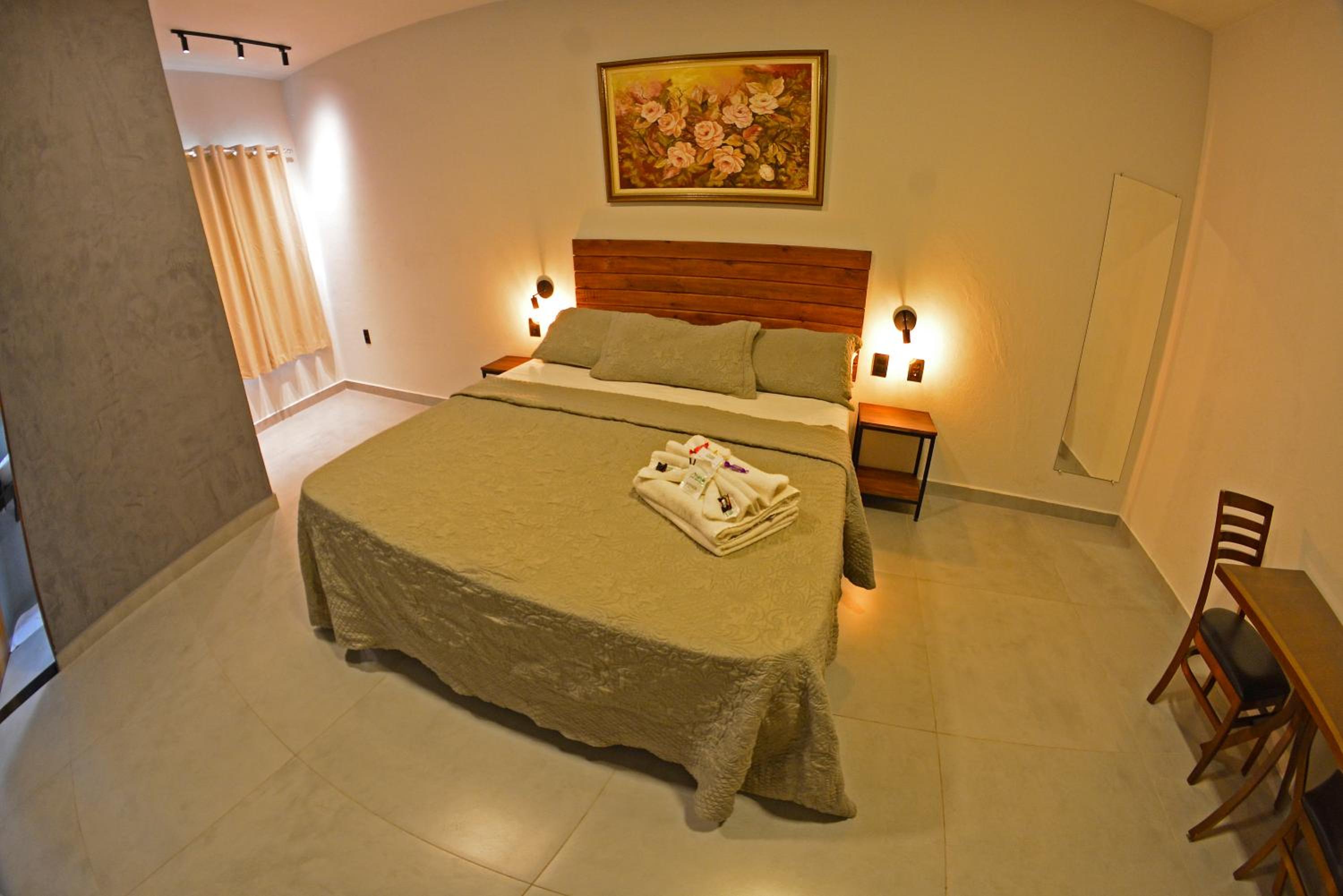 Deluxe Queen Suite