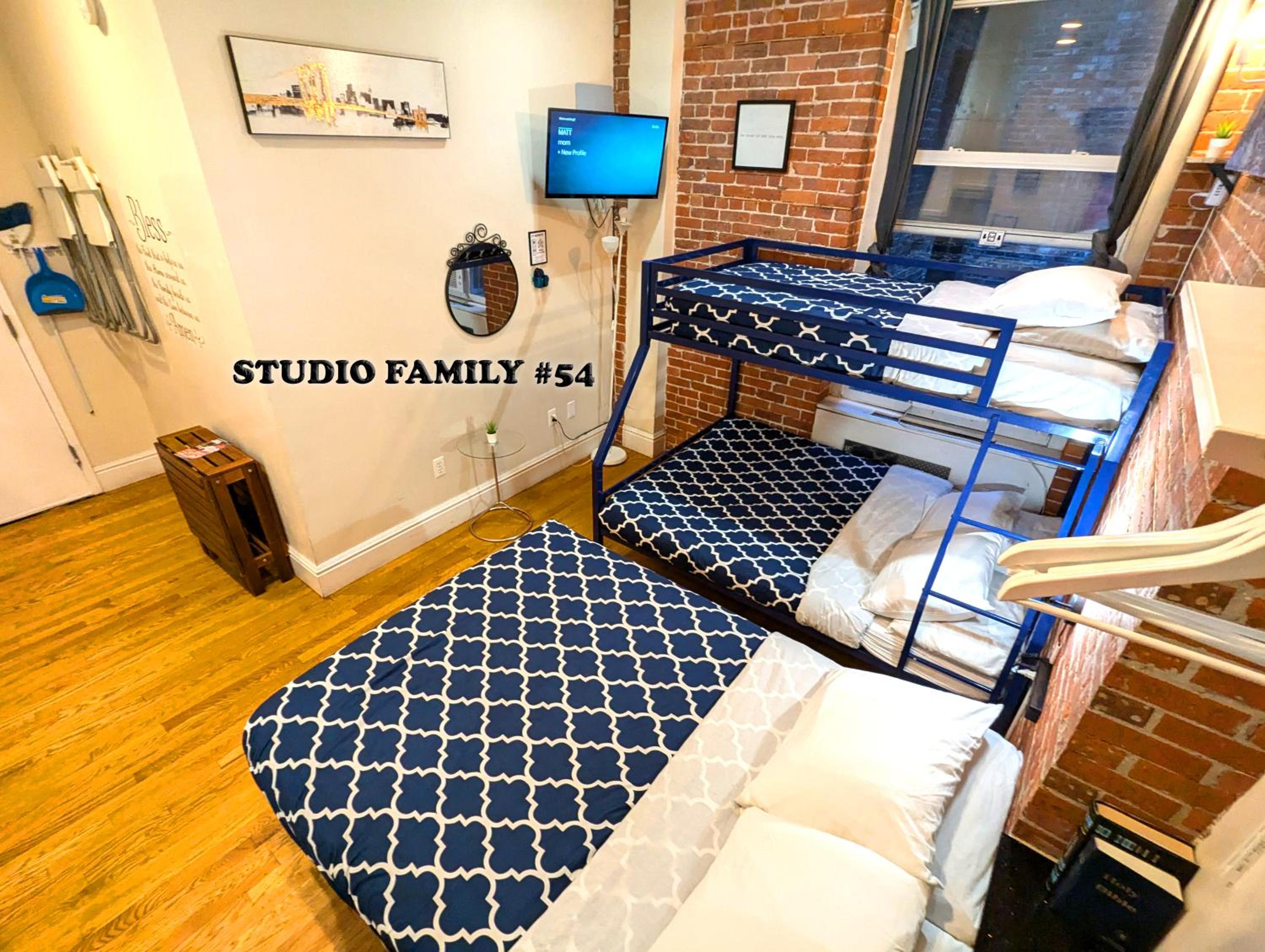 Family Studio #54 photo 3