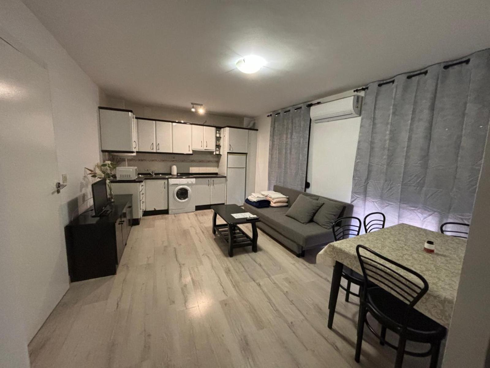 One-Bedroom Apartment photo 3