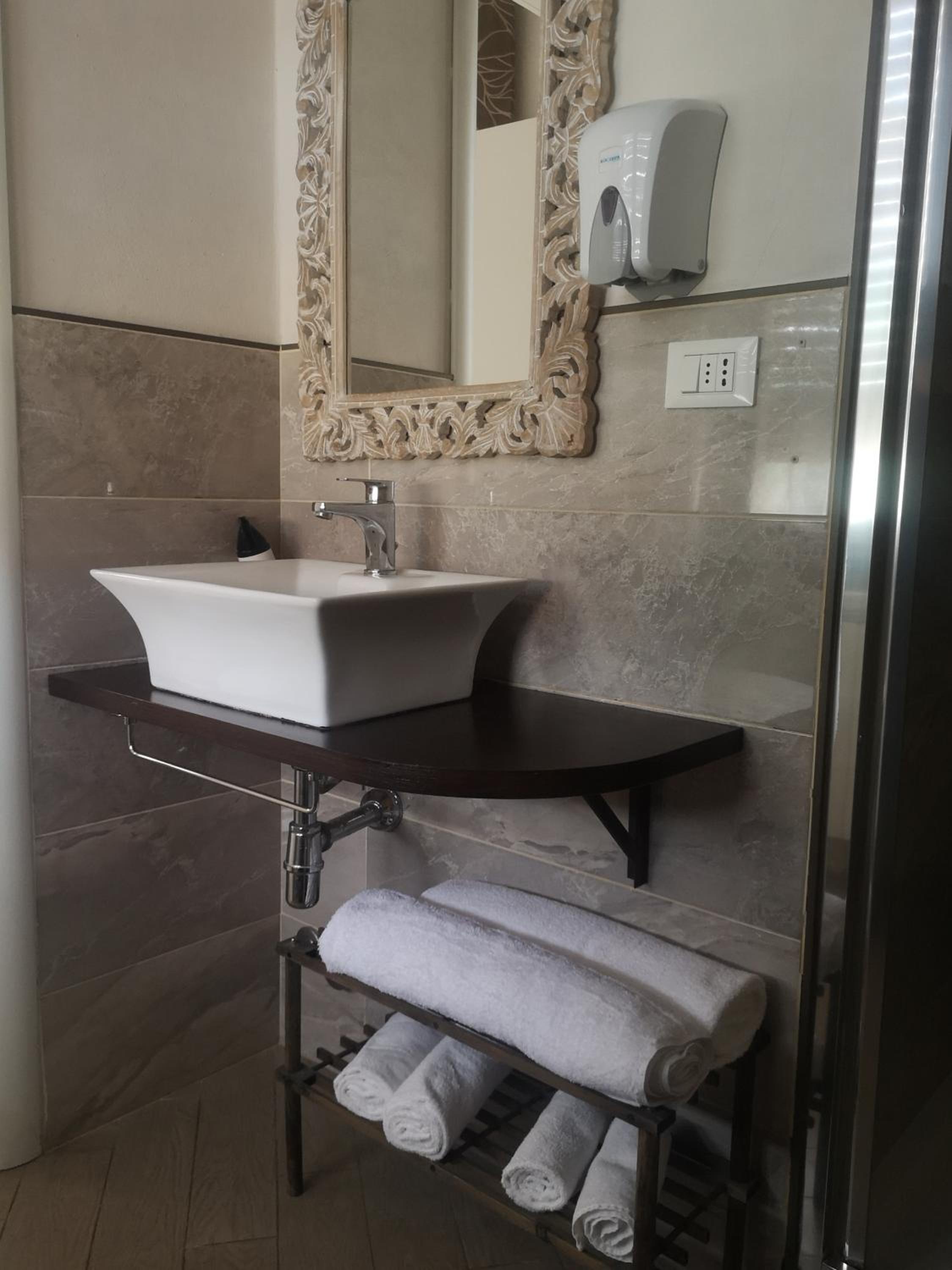 Double Room - Photo 3