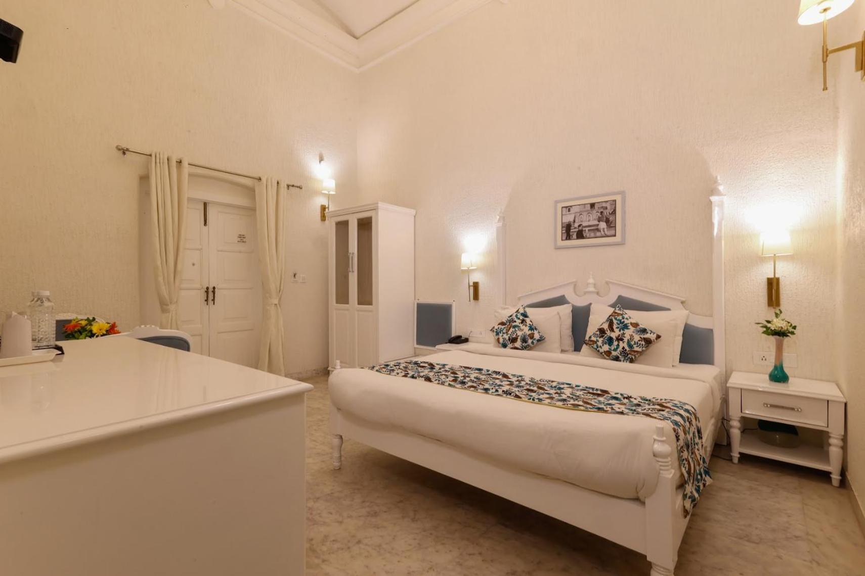 Deluxe Double Room (2 Adults + 1 Child) - Photo 5