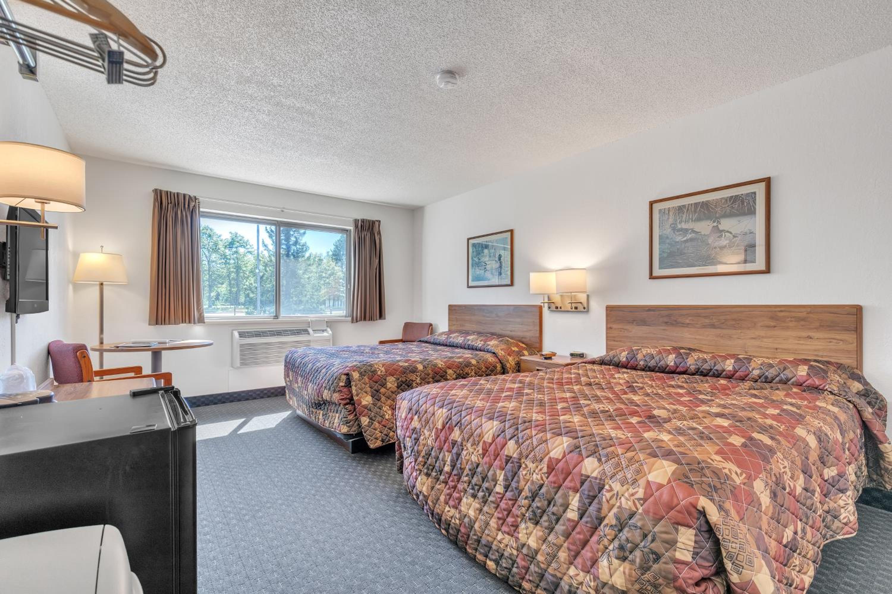 Executive Queen Room with Two Queen Beds photo 1