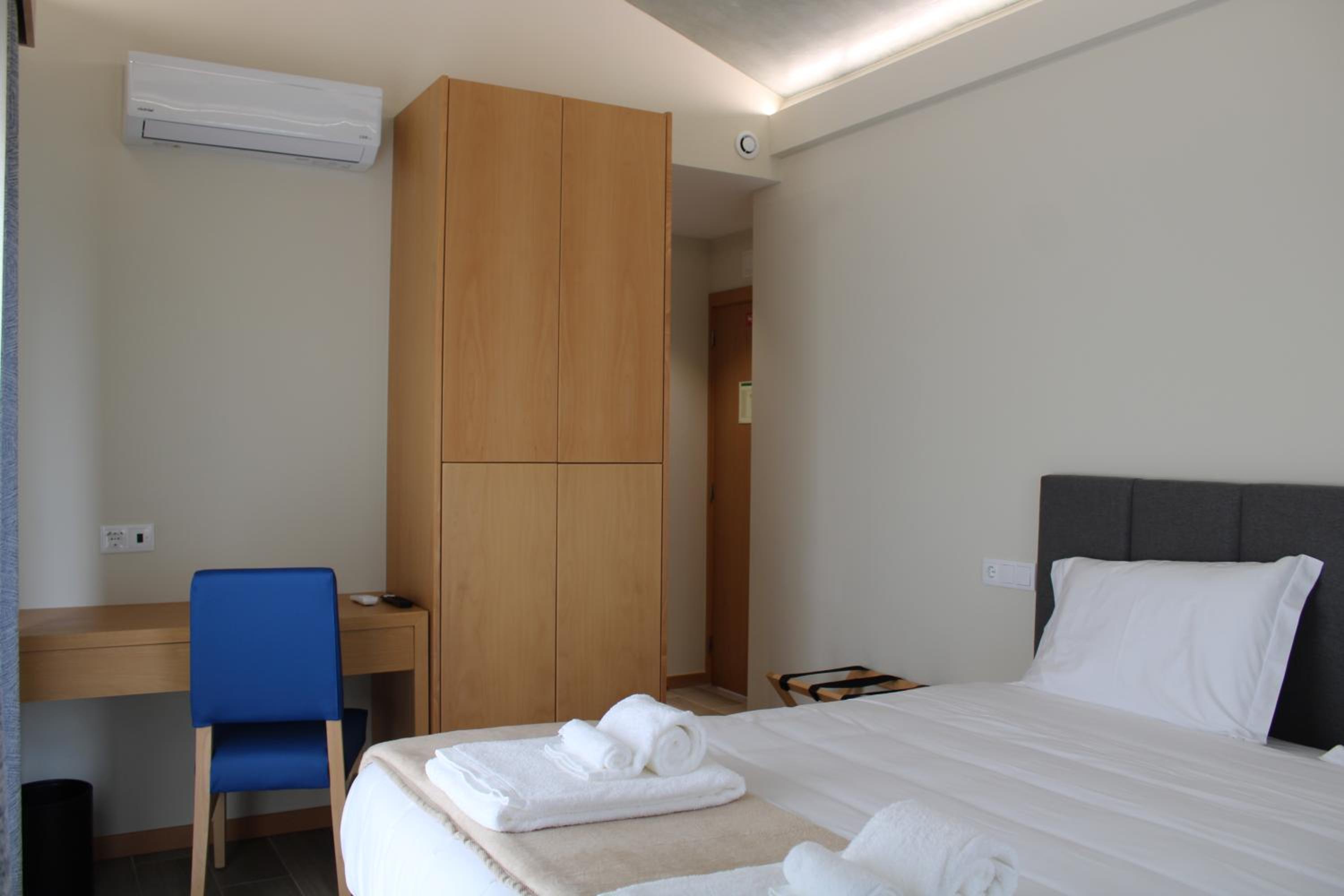 Deluxe Double Room - Photo 8