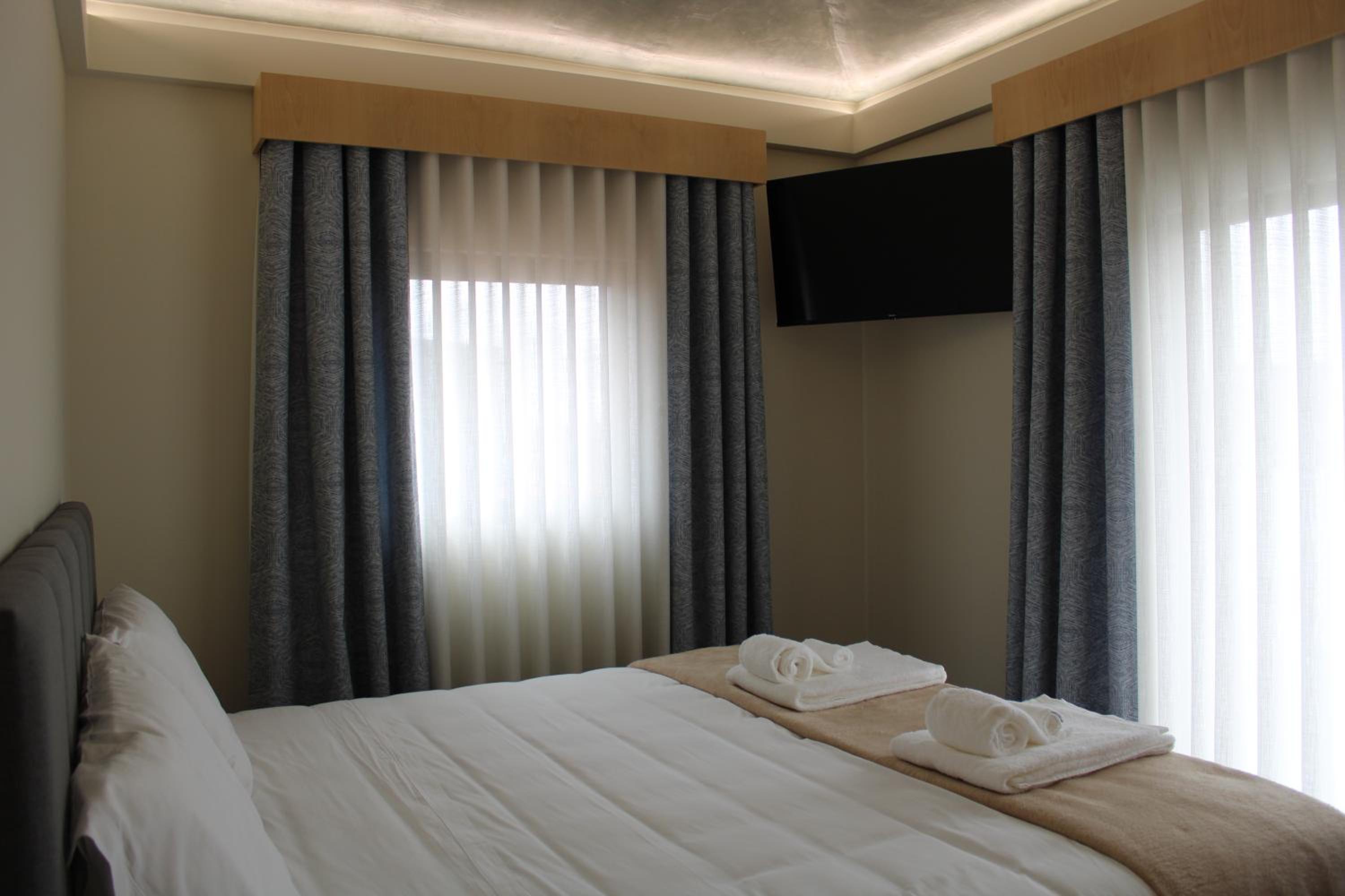 Deluxe Double Room - Photo 10