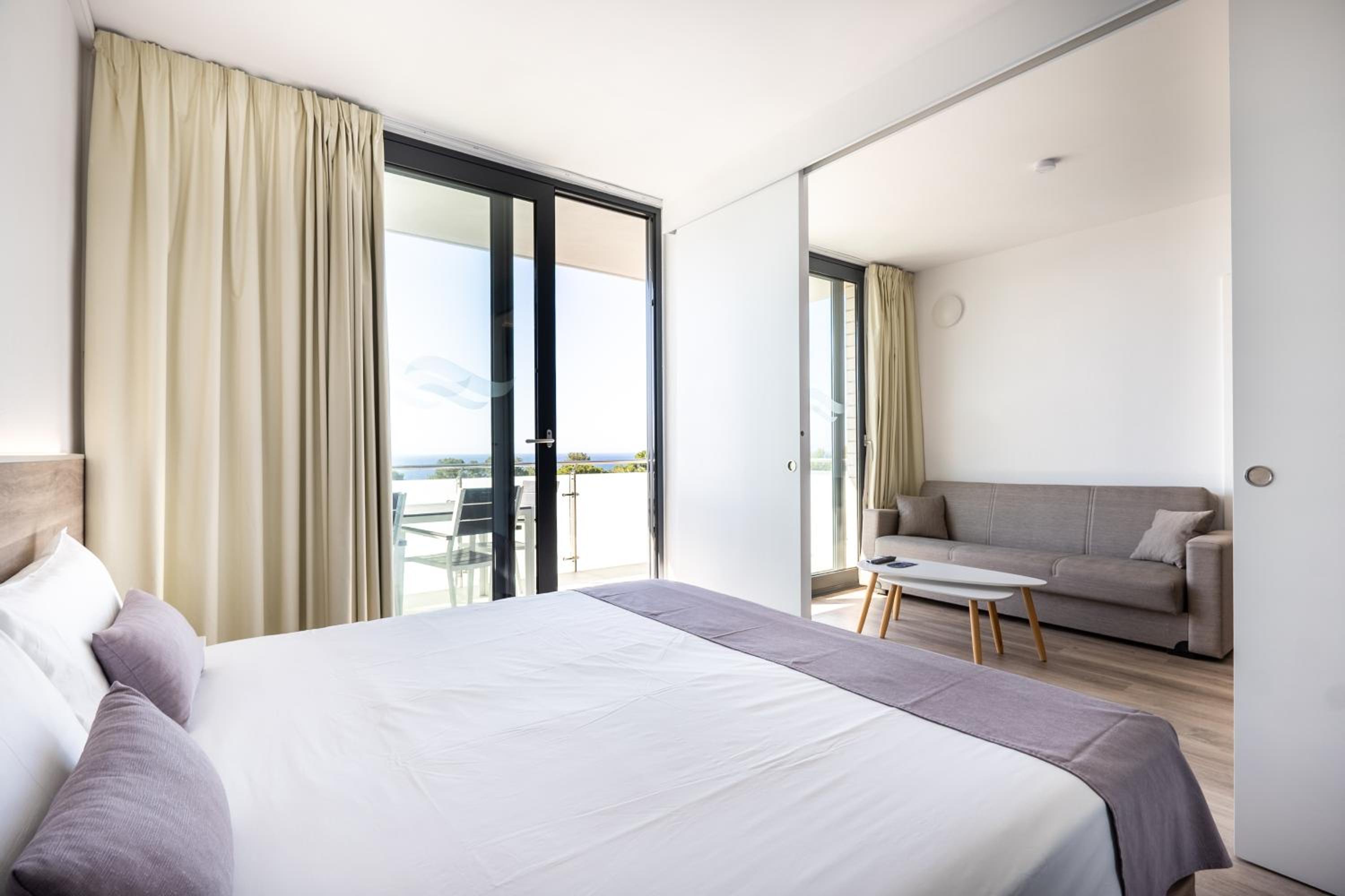 Superior One-Bedroom Apartment