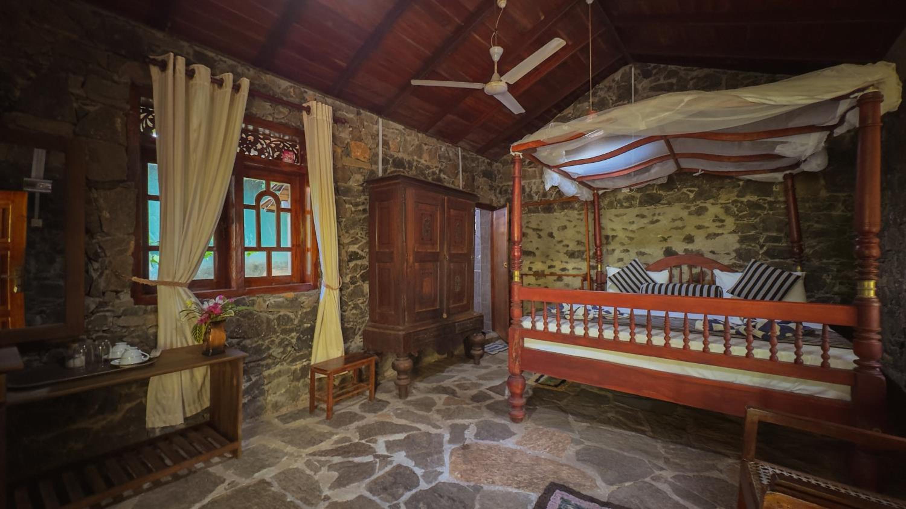 Deluxe Double Room (2 Adults + 1 Child)