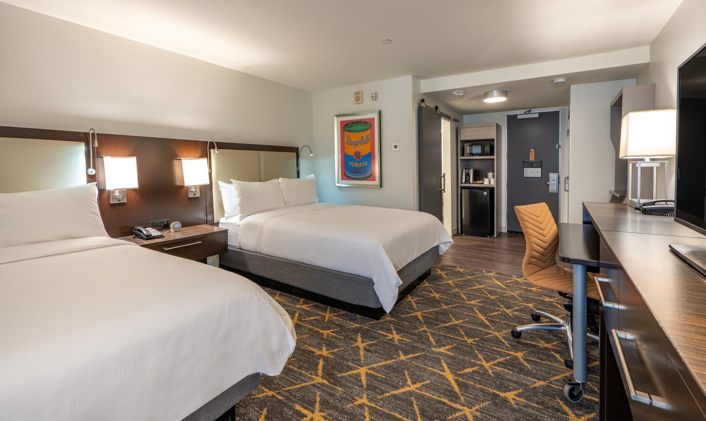 Premium Queen Room with Two Queen Beds and City View - Photo 2