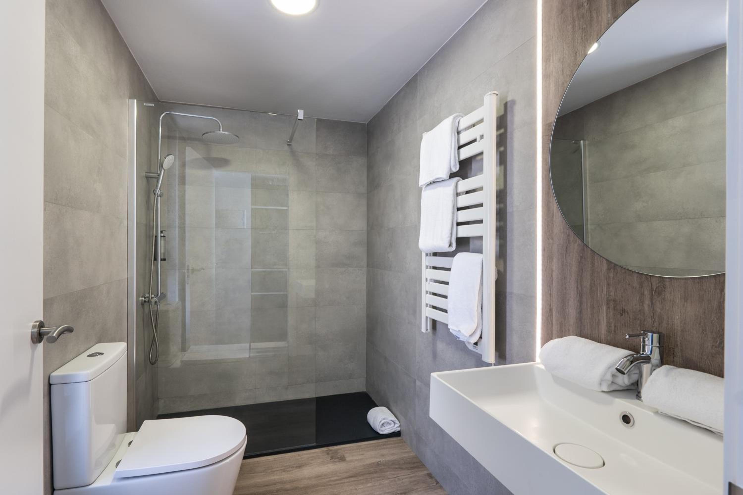 One-Bedroom Superior Apartment (2 Adults + 2 Children) up to 10 years old