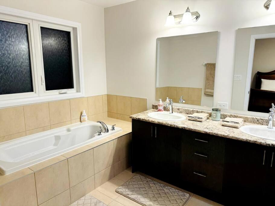 Three-Bedroom House photo 3