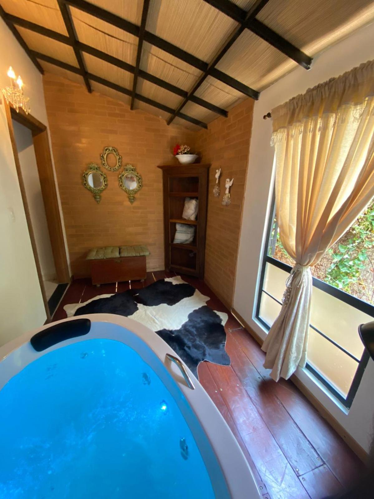 Queen Suite with Spa Bath photo 2