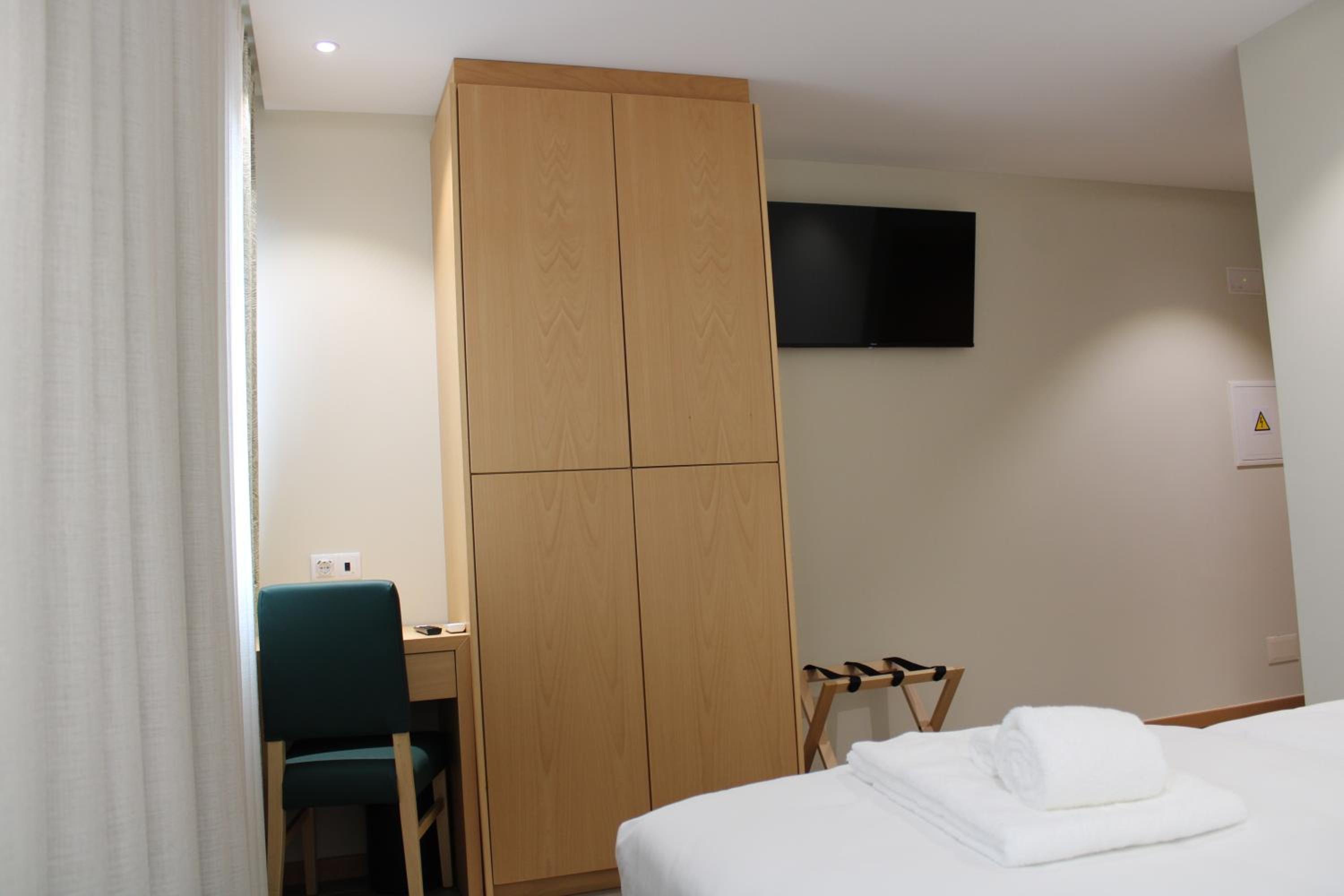Superior Double or Twin Room - Photo 5