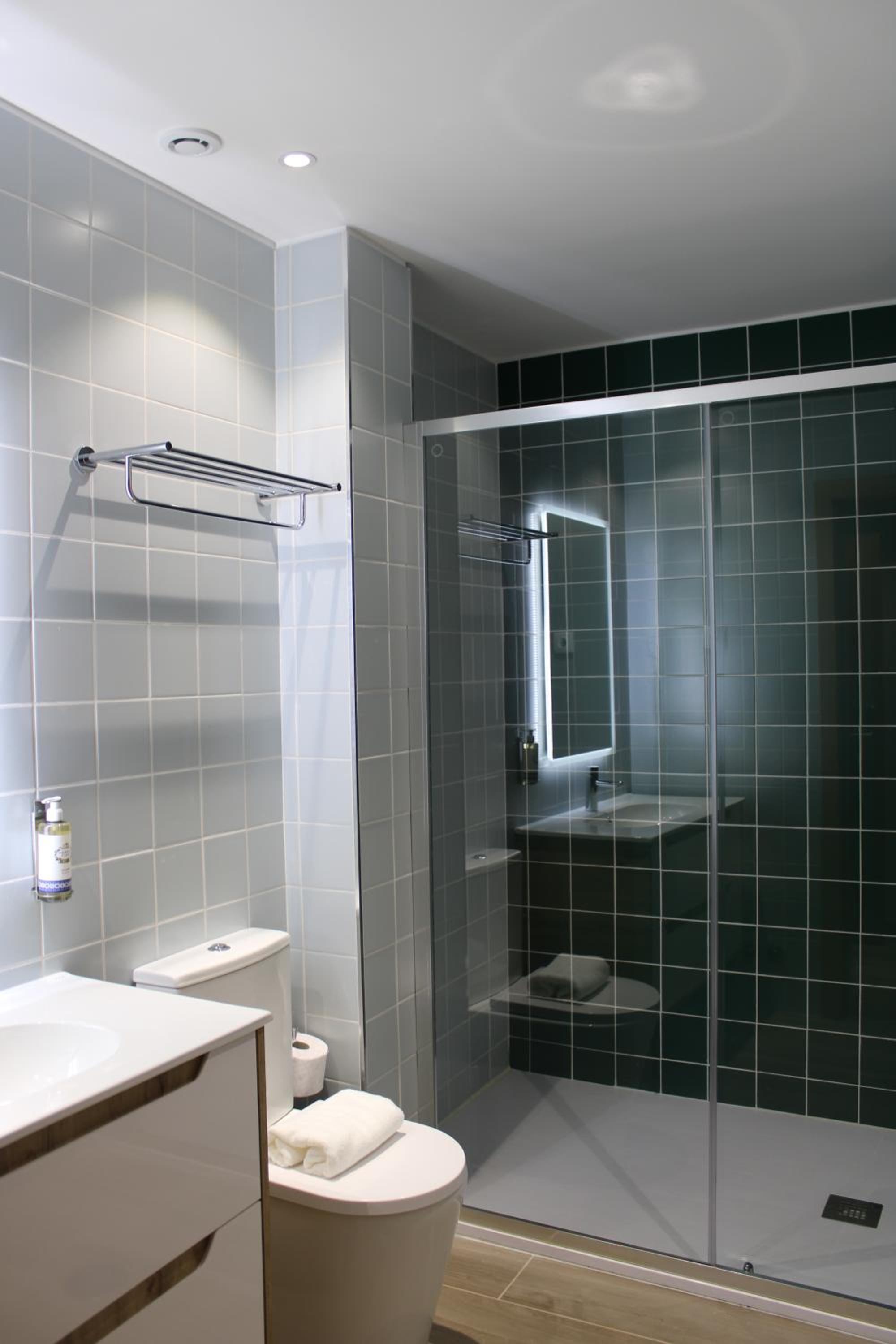 Superior Double or Twin Room - Photo 9