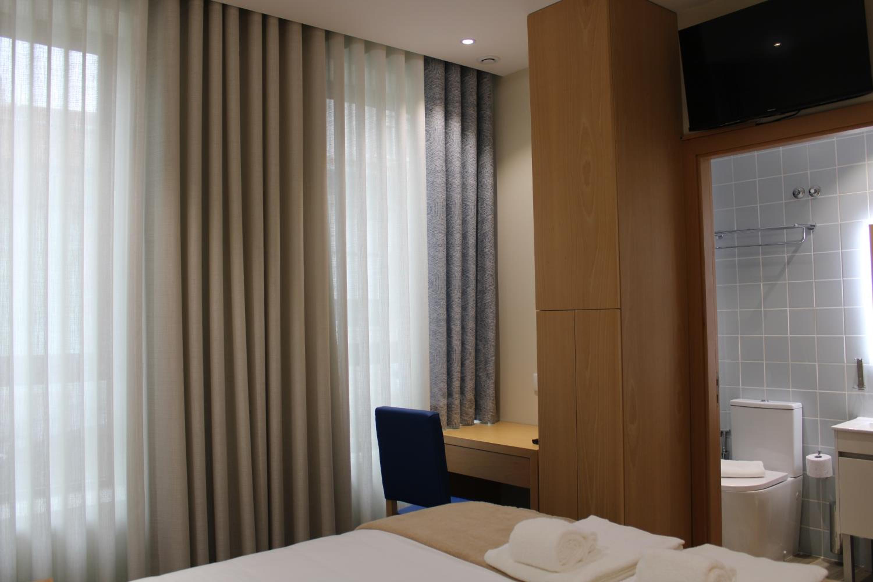 Double Room - Photo 9