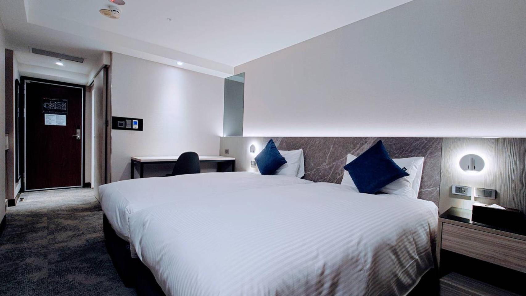 Twin Room - Photo 2