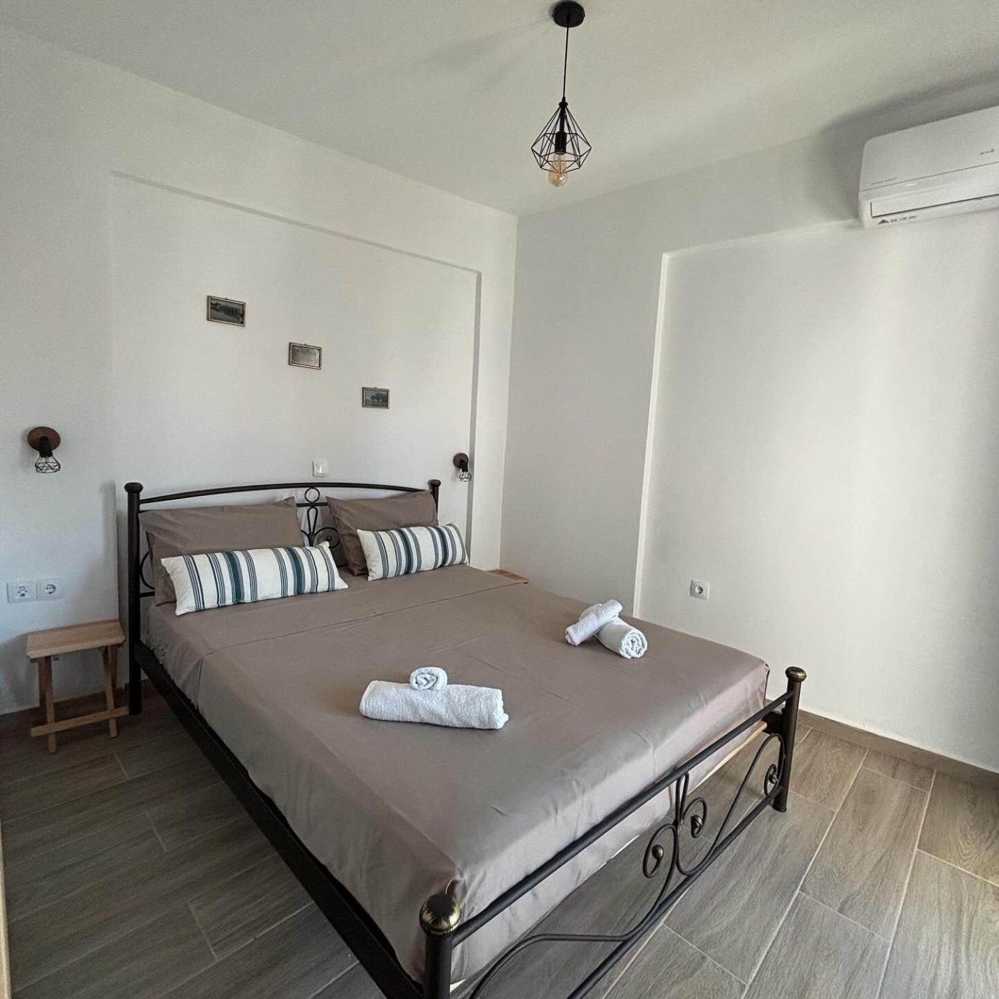 Deluxe One-Bedroom Apartment