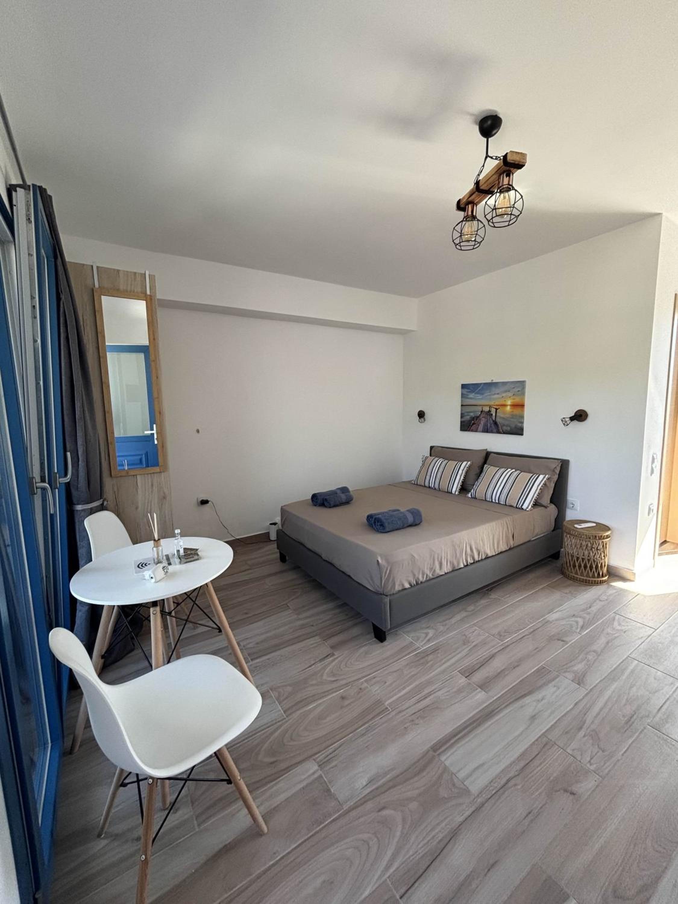 Classic One-Bedroom Apartment with King Bed