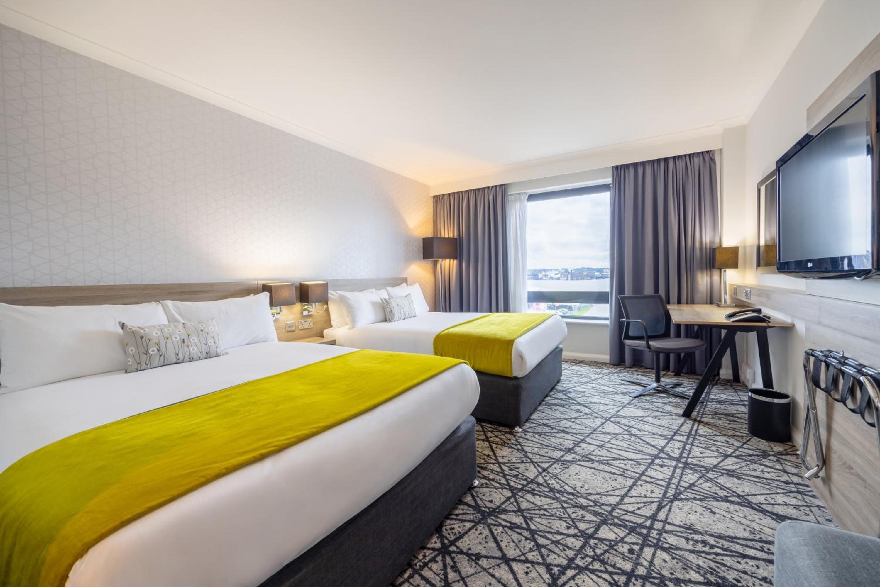 Standard Double Room with Waterfront View - Photo 2