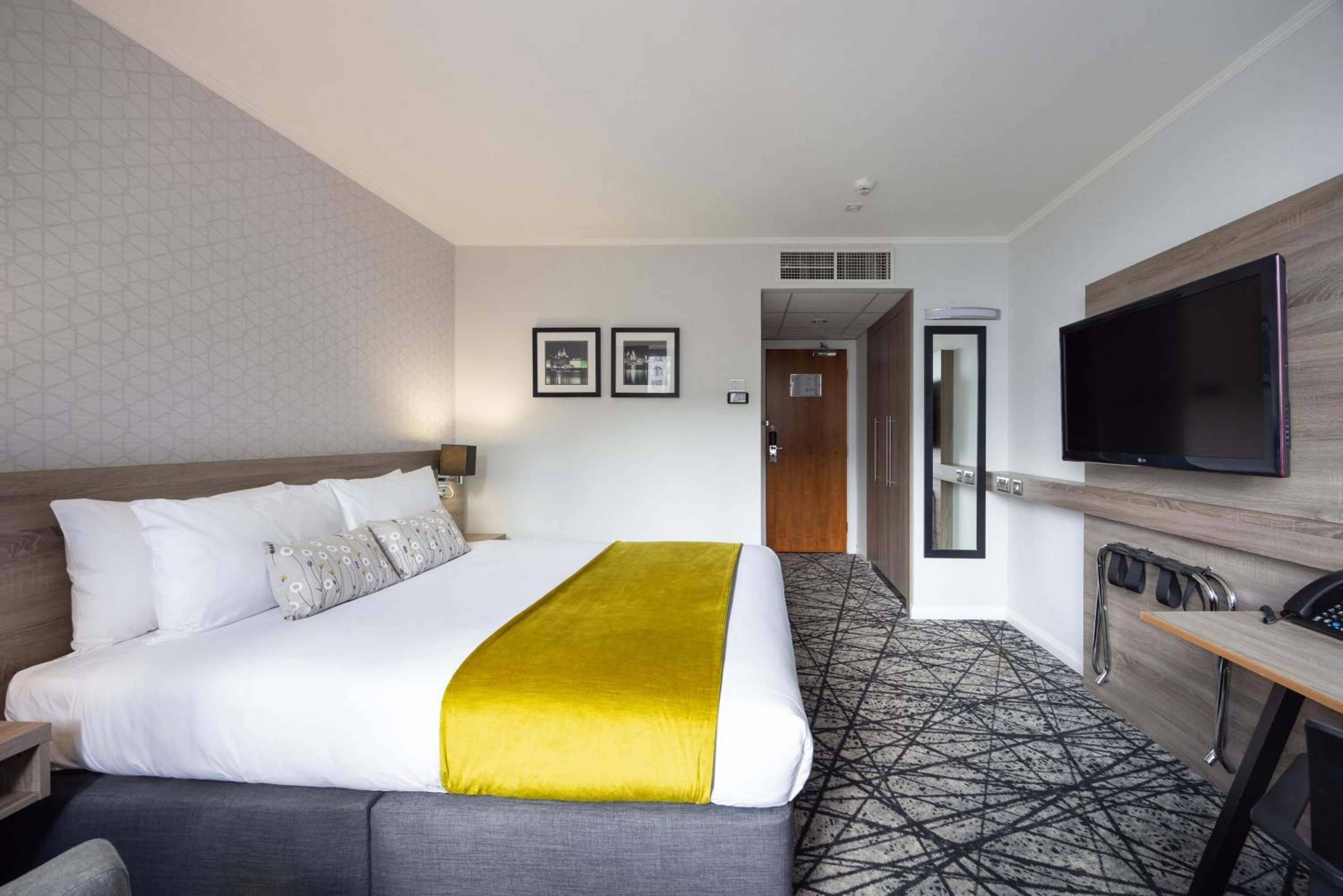 Standard Queen Room - Photo 6