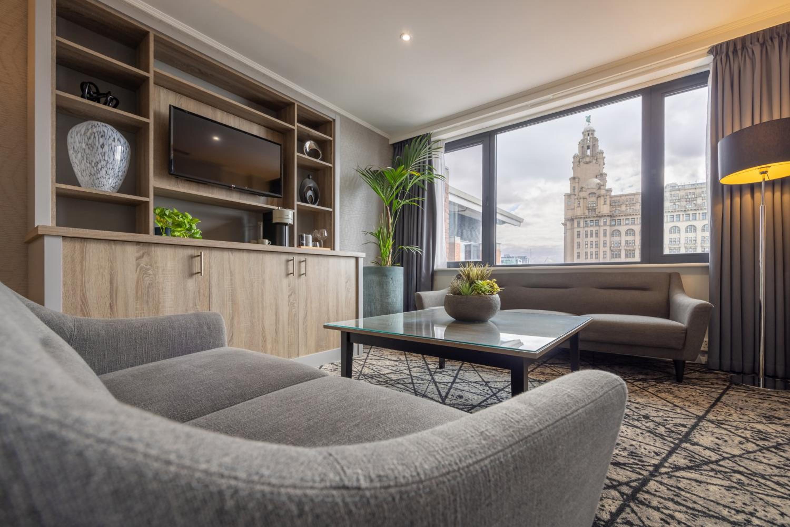 One-Bedroom Suite with Waterfront View - Photo 3