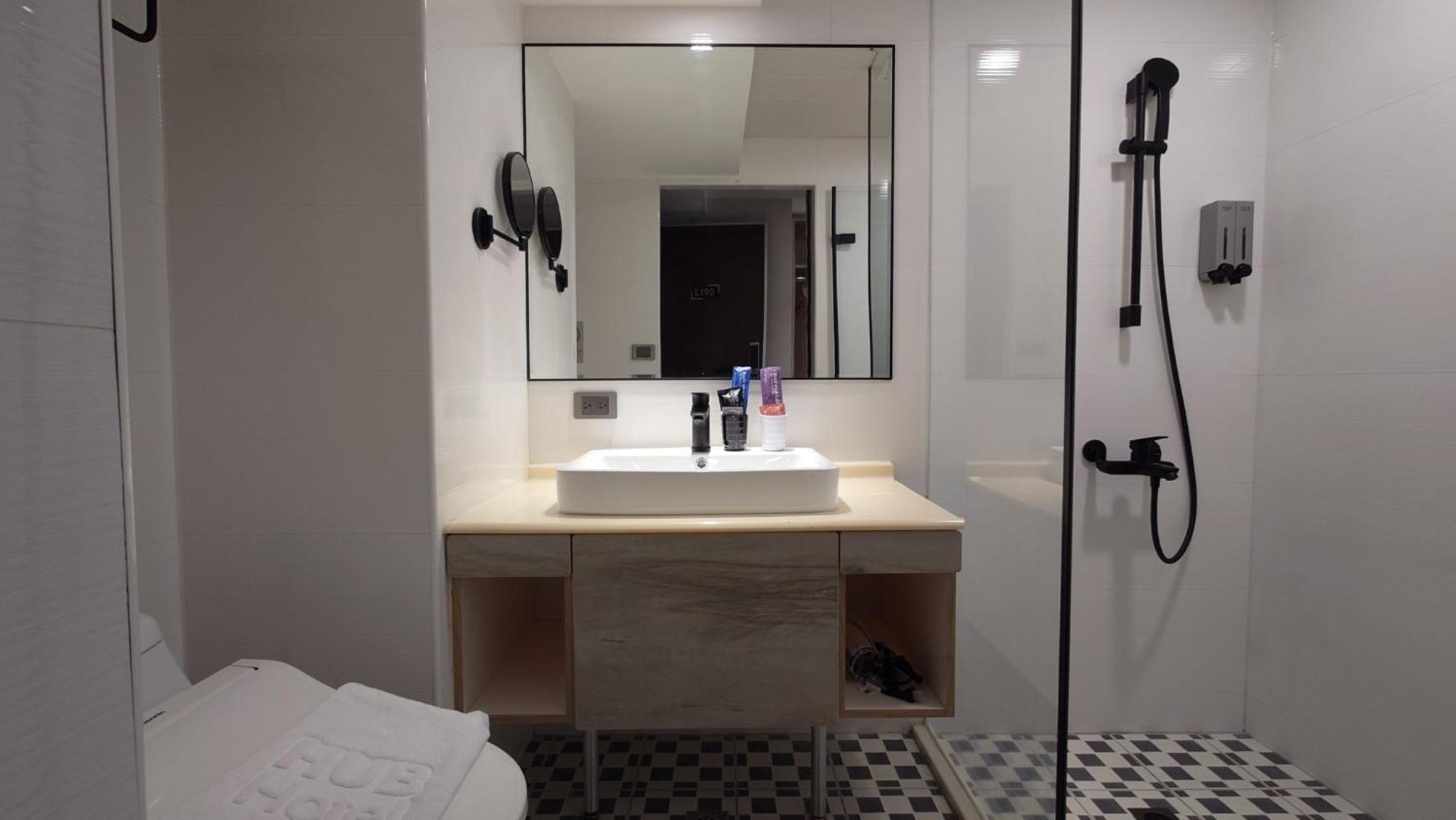 Twin Room - Photo 3