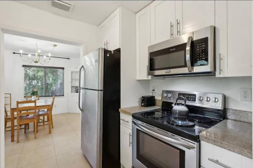 Three-Bedroom House photo 2