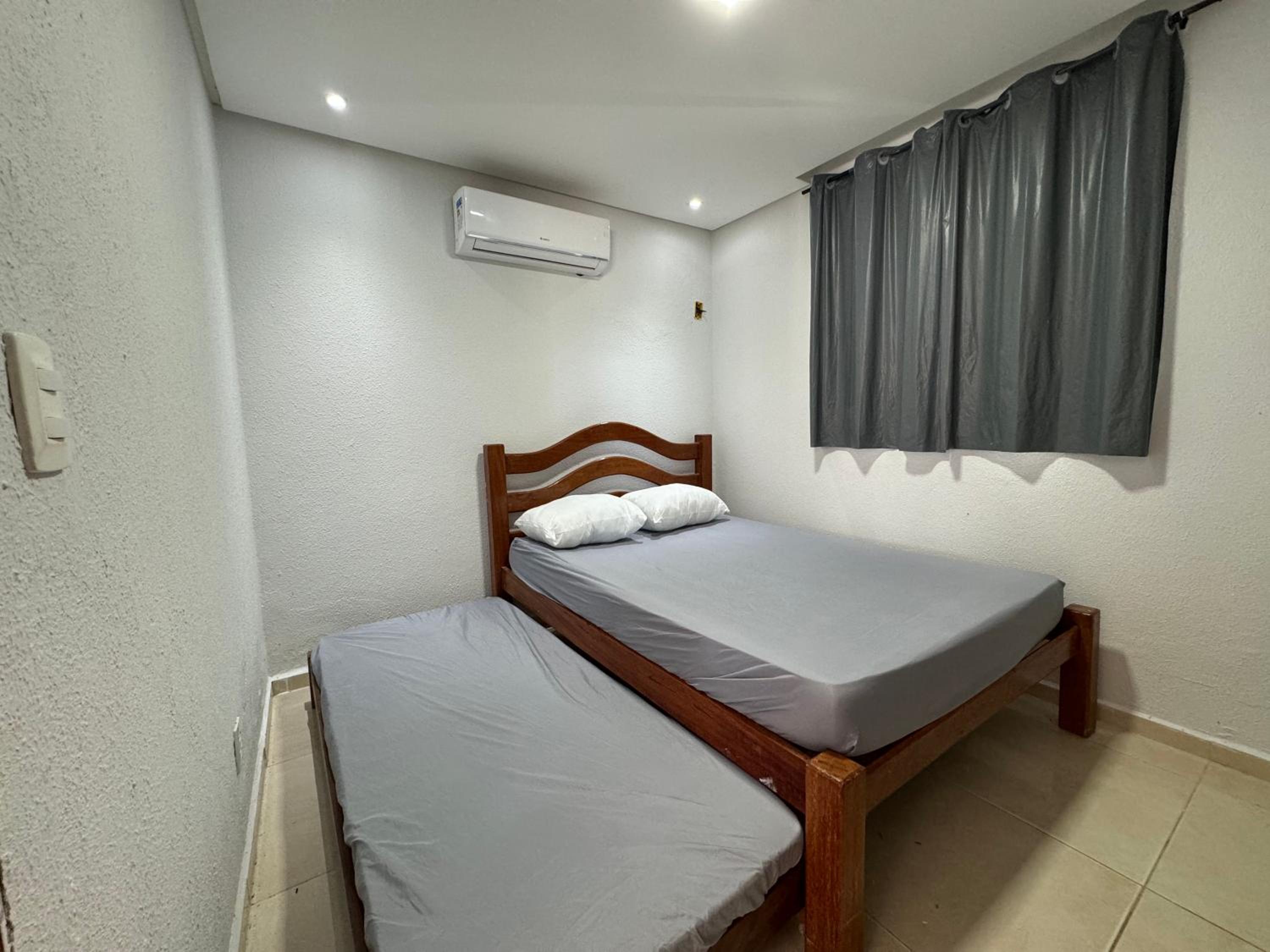 Five-Bedroom House photo 1