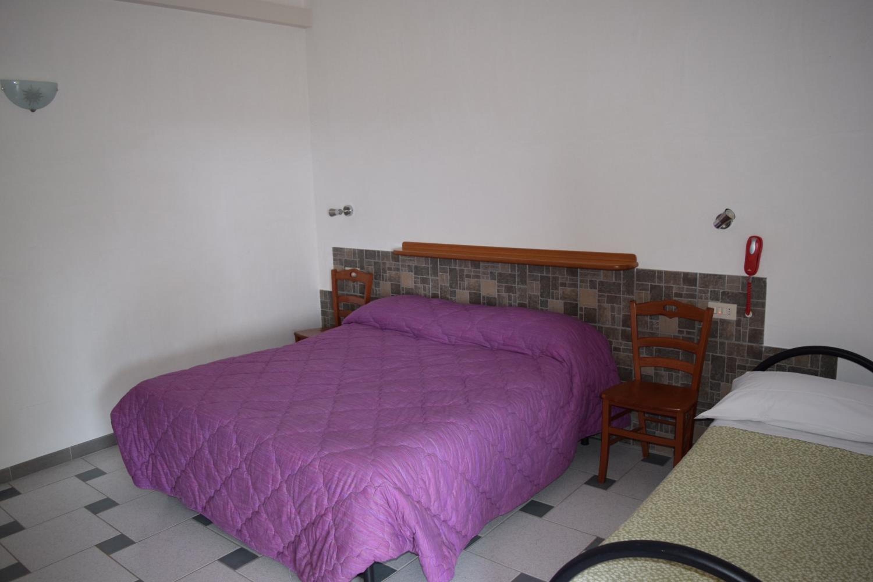 Double or Twin Room - Photo 4