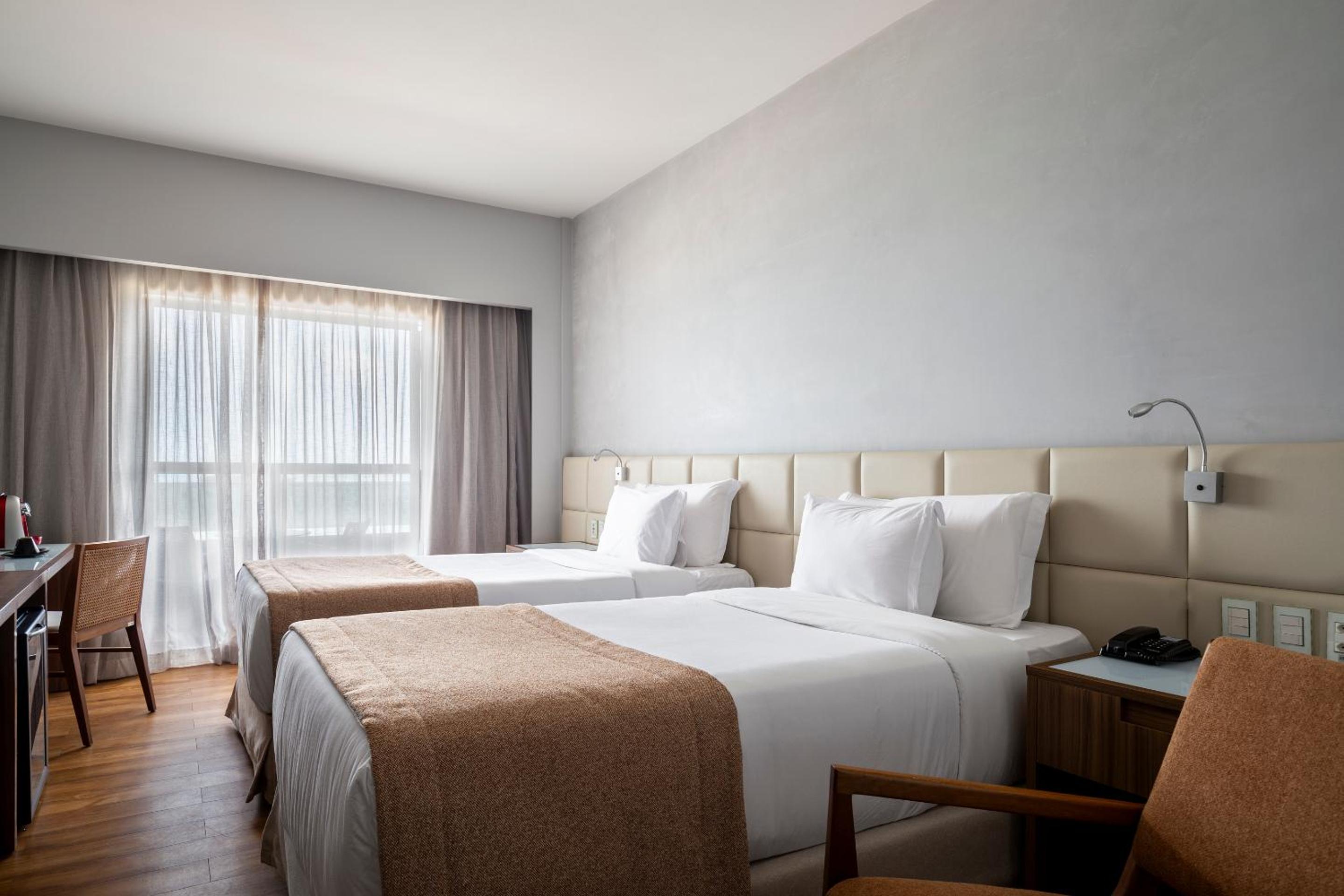 Deluxe Double or Twin Room with Frontal Sea View thumbnail 6