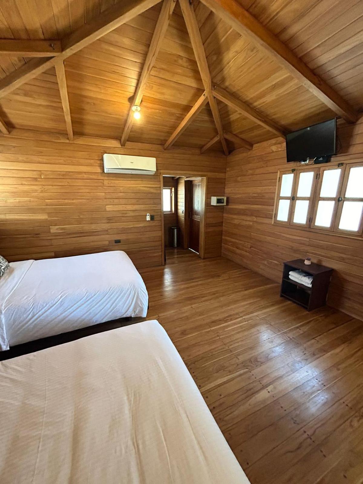 Queen Room with Two Queen Beds photo 1