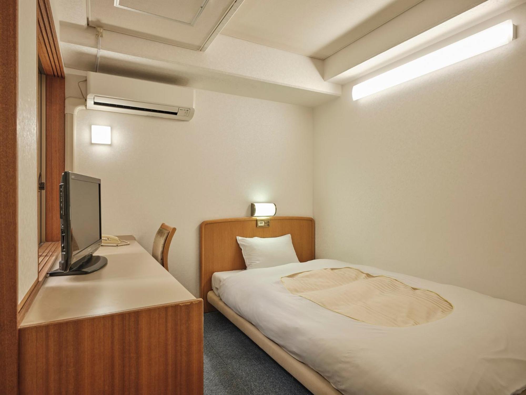 Single Room with No View - Non-Smoking