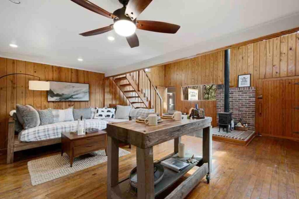 One-Bedroom House photo 1