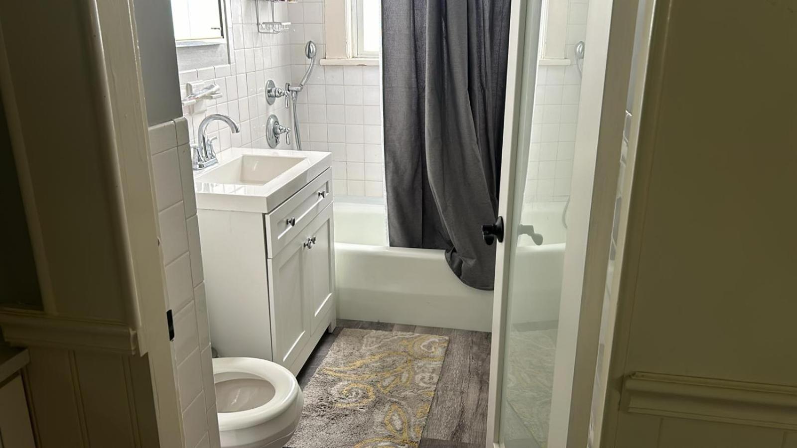 Basic Triple Room With Shared Bathroom photo 2