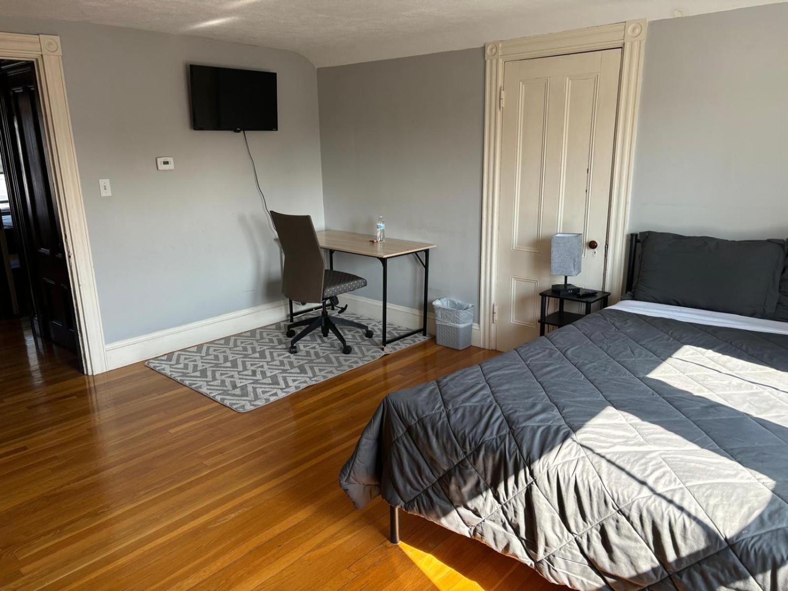 Economy Triple Room With Shared Bathroom photo 1