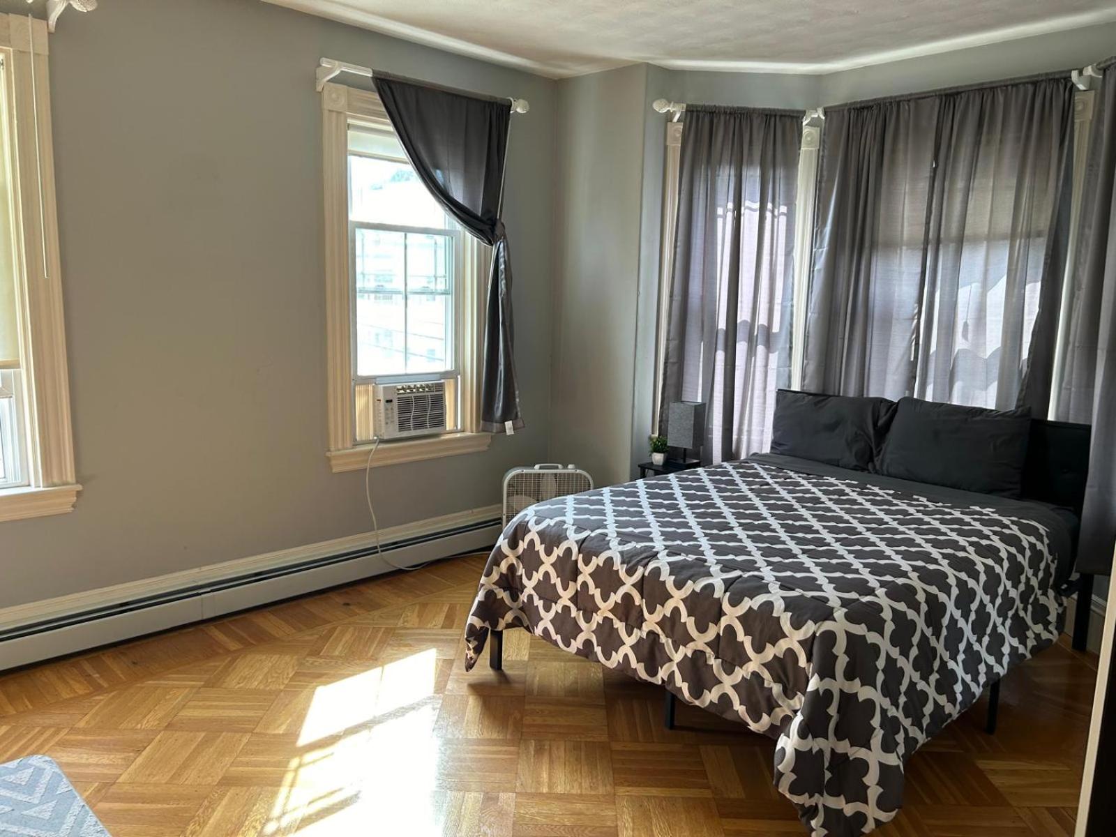 Basic Triple Room With Shared Bathroom photo 3