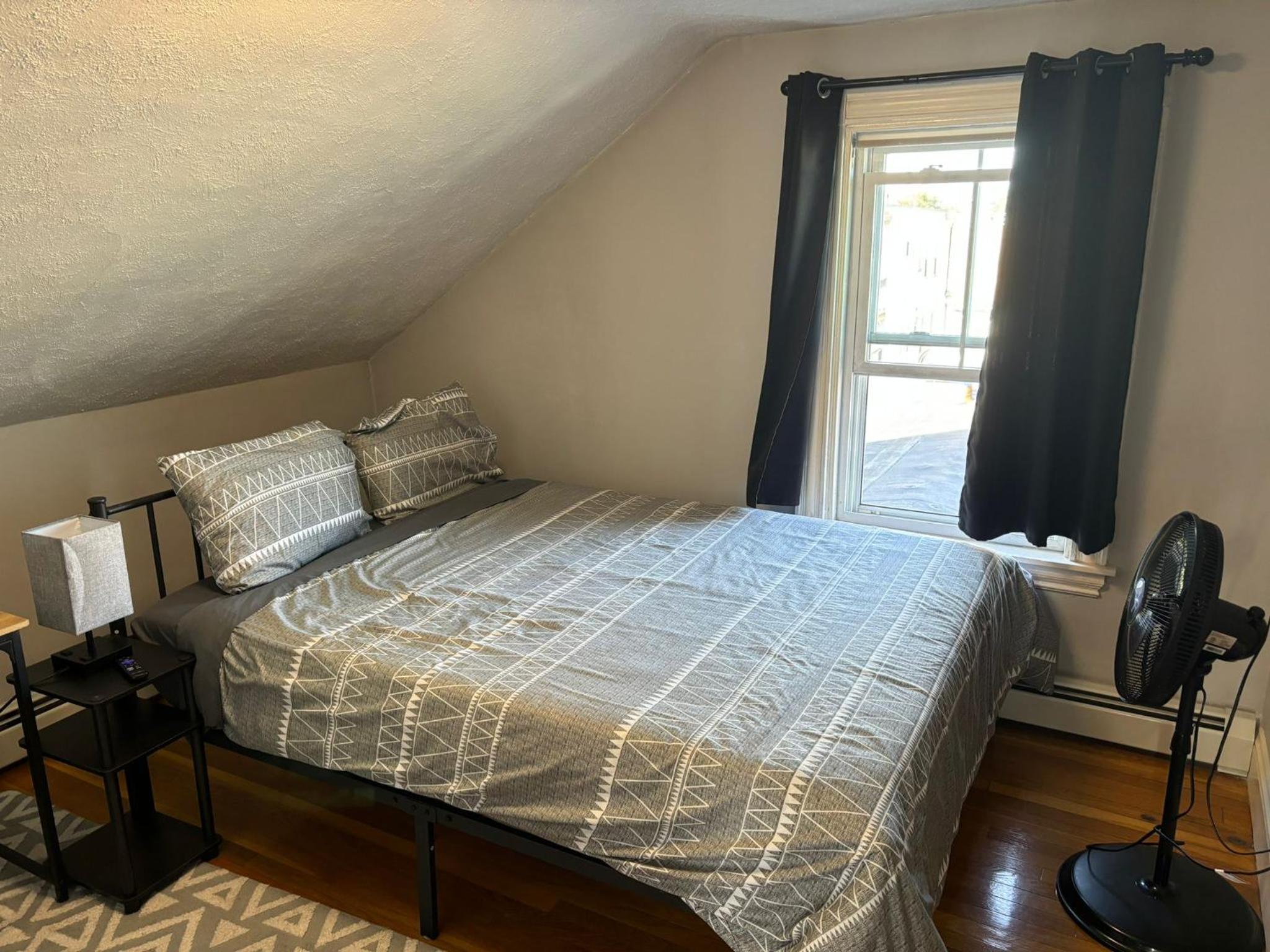 Economy Triple Room With Shared Bathroom photo 2
