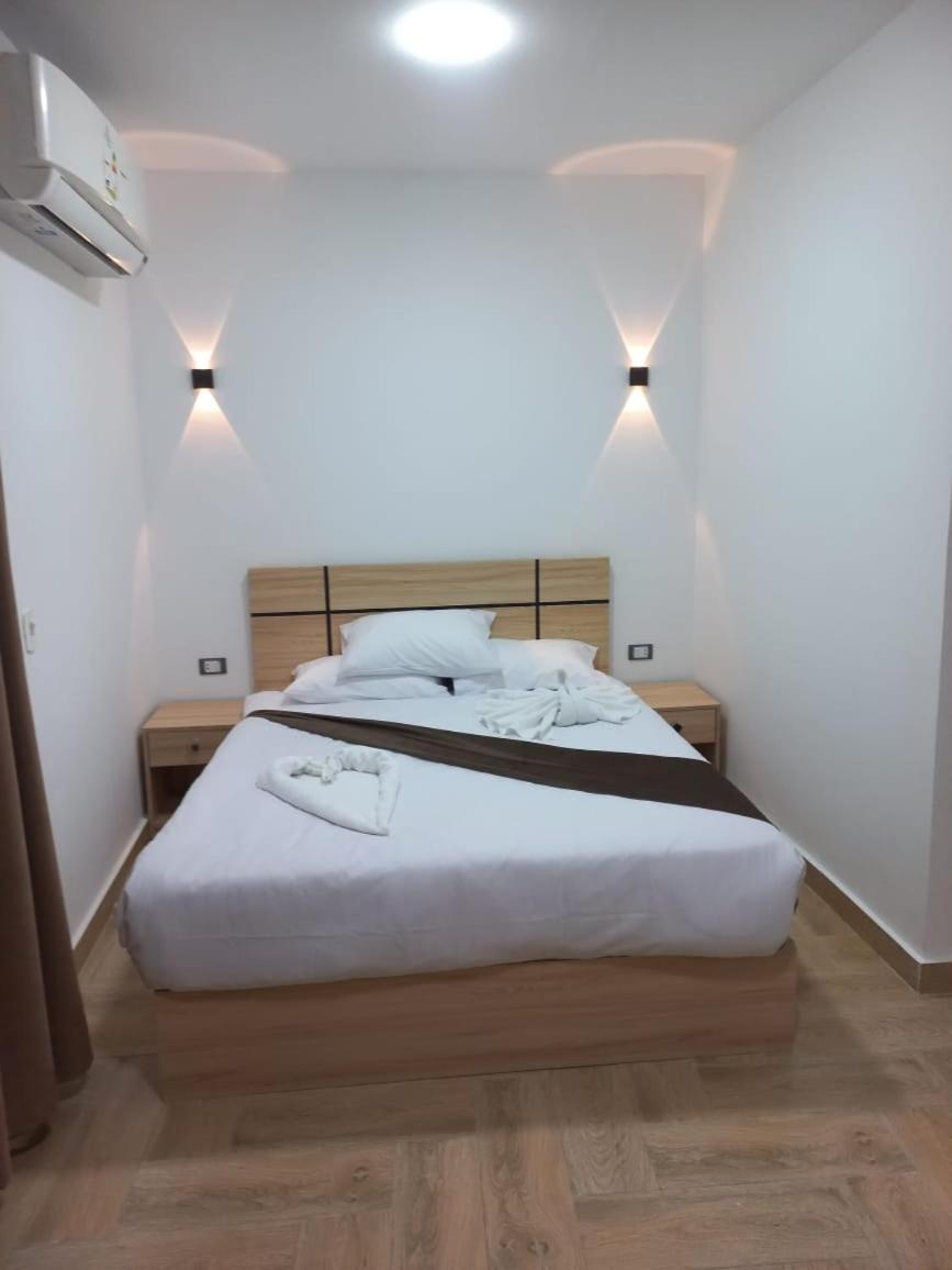 Deluxe Double Room (2 Adults + 1 Child)
