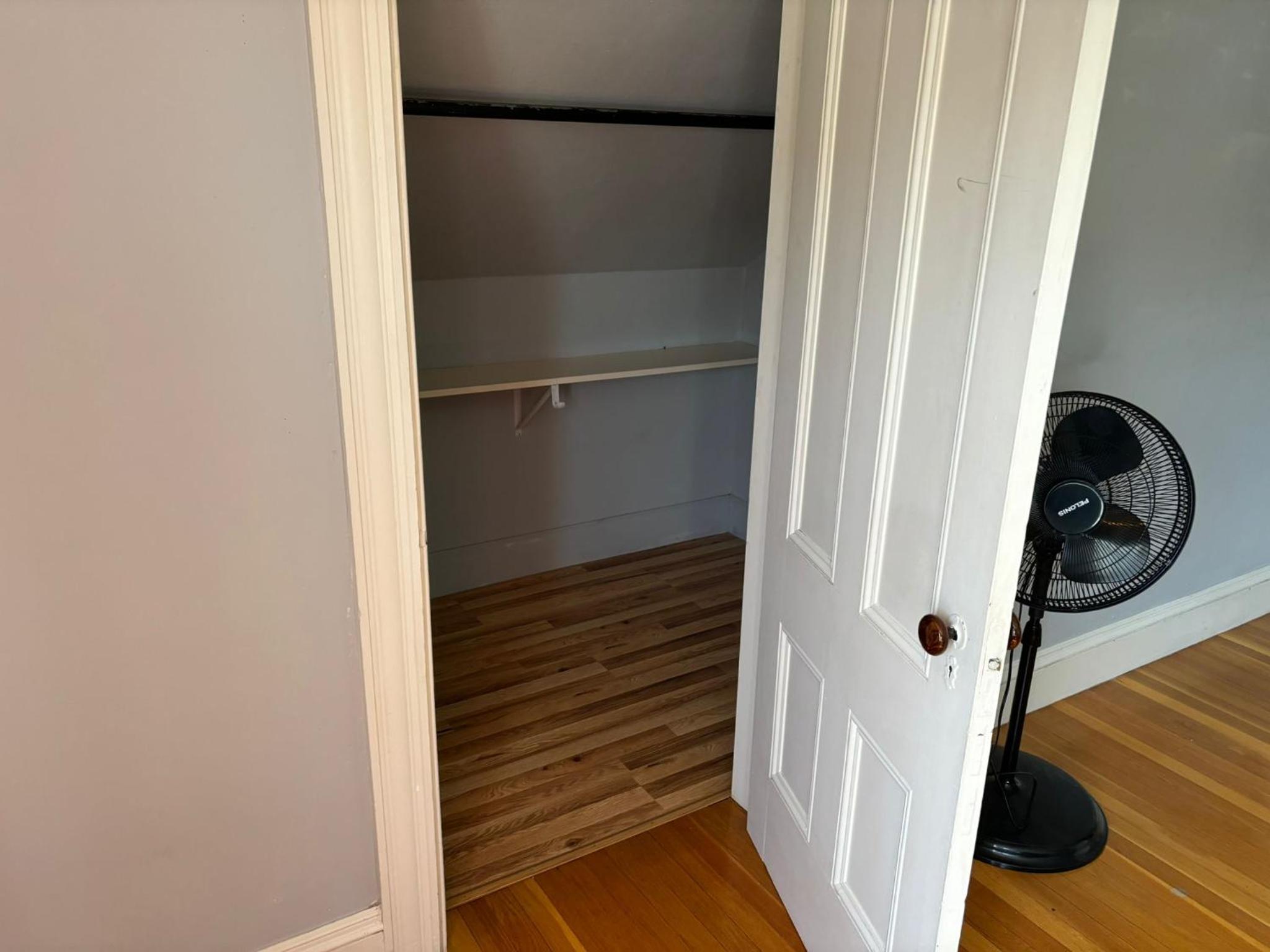 Economy Triple Room With Shared Bathroom photo 3