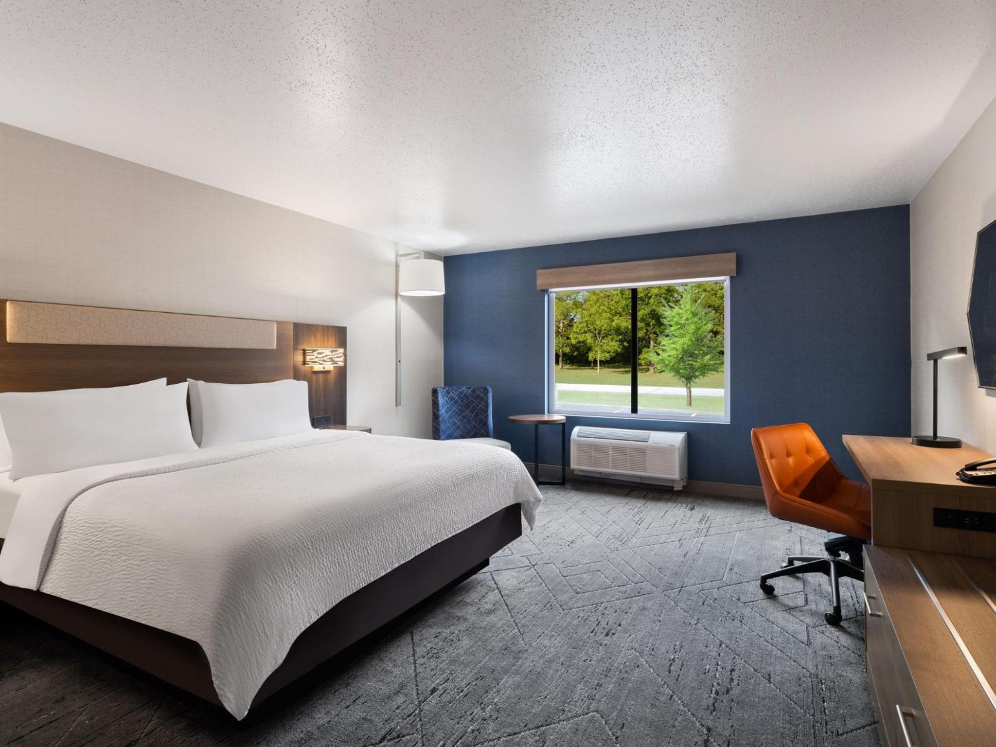 Standard King Room - Photo 4