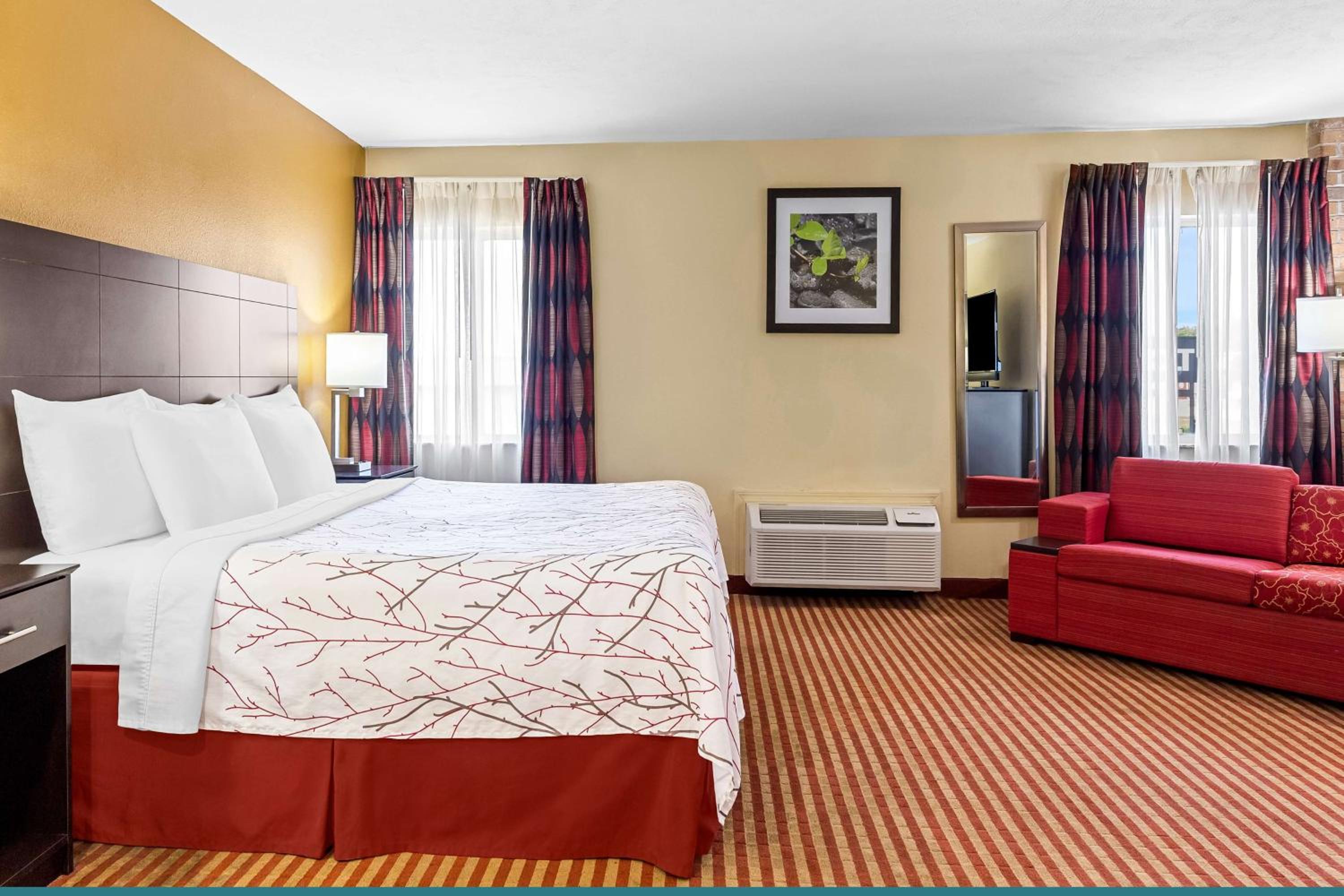 King Suite with Spa Bath and Balcony - Non-Smoking - Photo 1