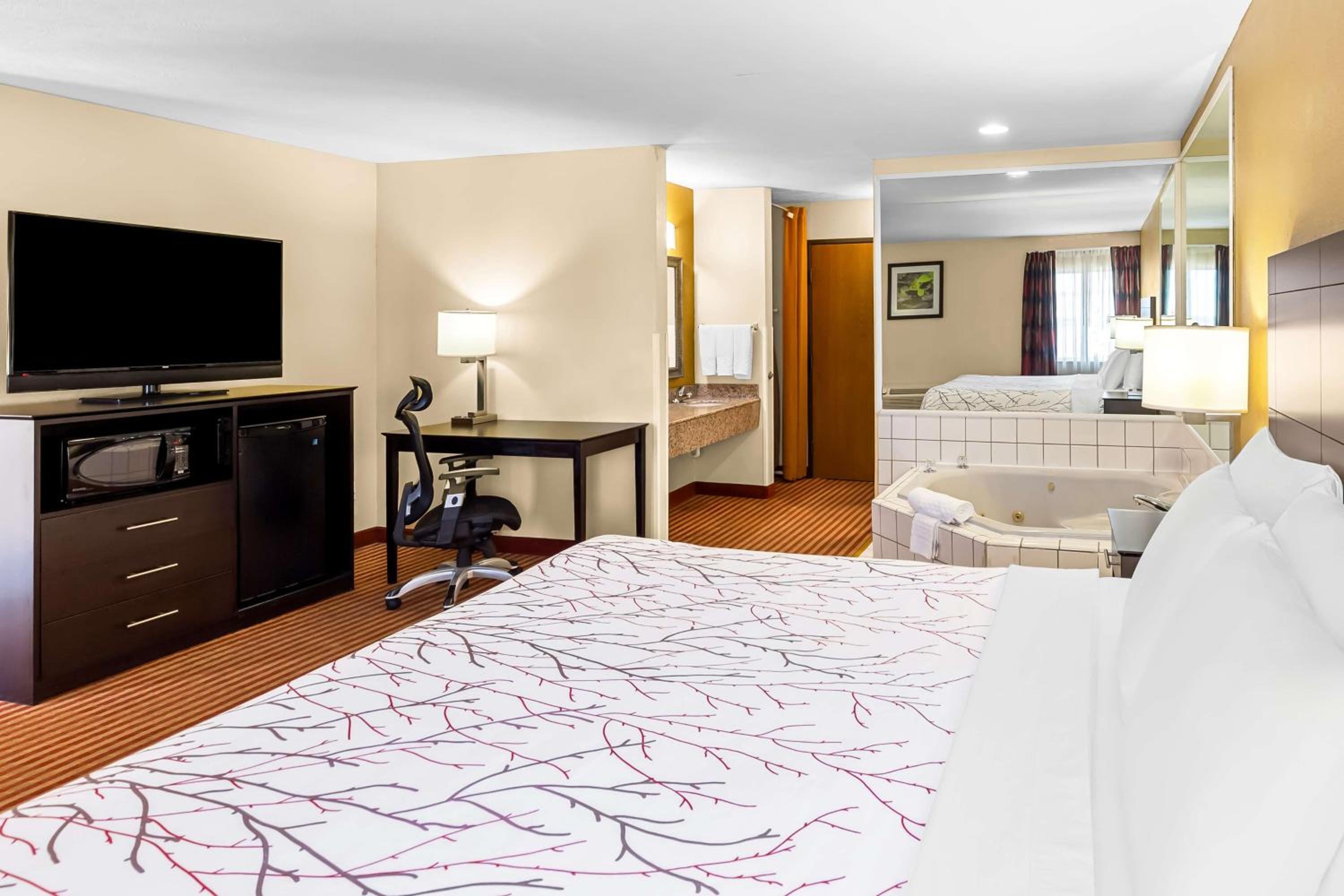 King Suite with Spa Bath and Balcony - Non-Smoking - Photo 3