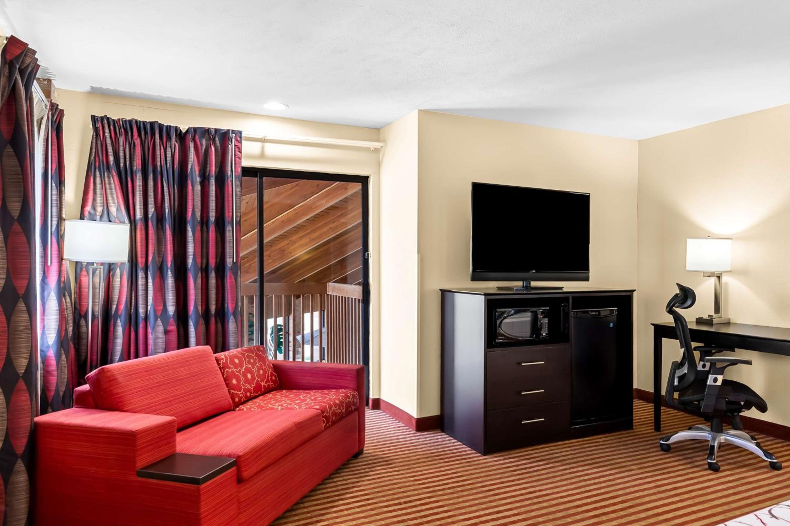 King Suite with Spa Bath and Balcony - Non-Smoking - Photo 2