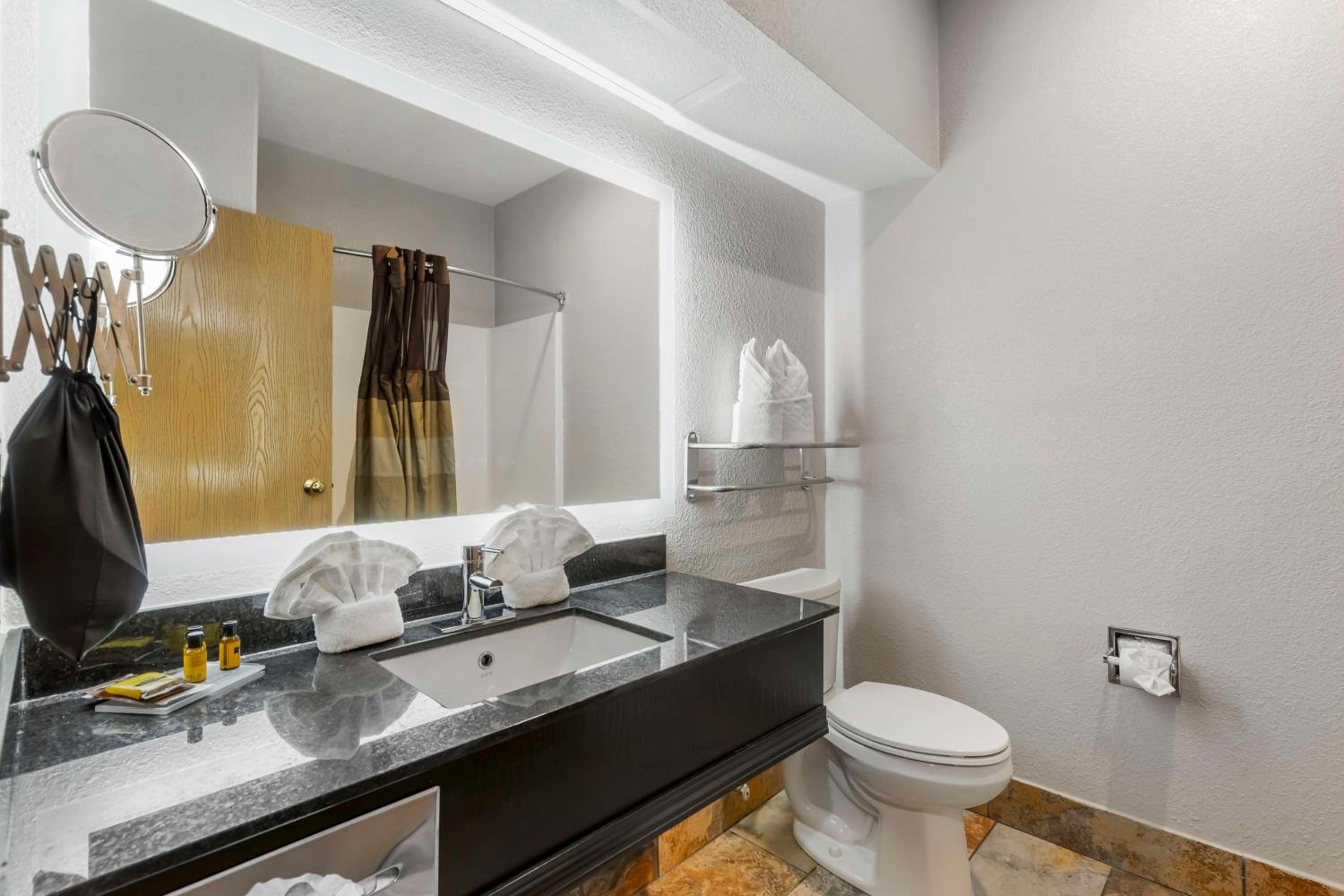 King Room with Spa Bath - Non Smoking - Photo 5
