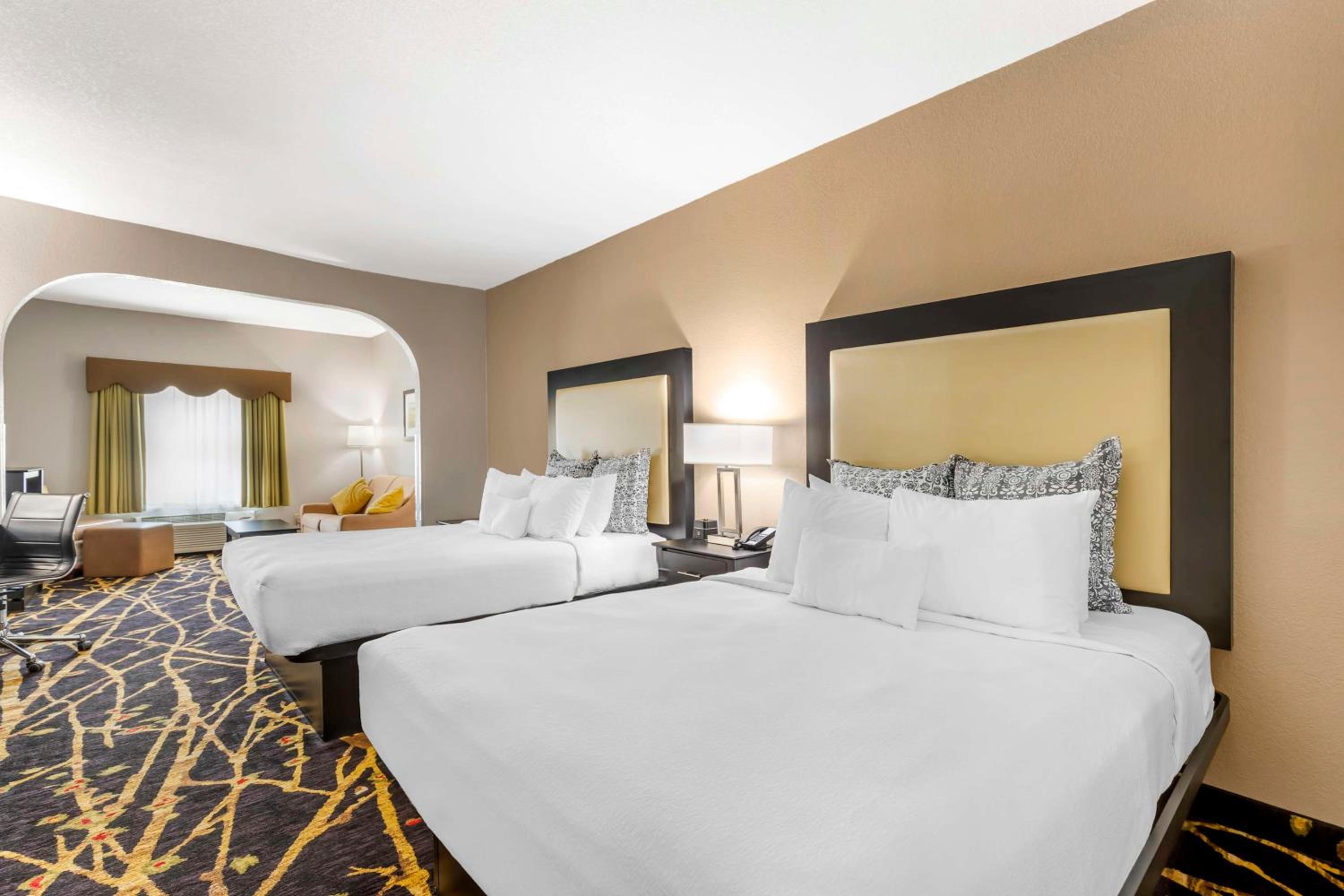 Queen Suite with Two Queen Beds - Non Smoking - Photo 1
