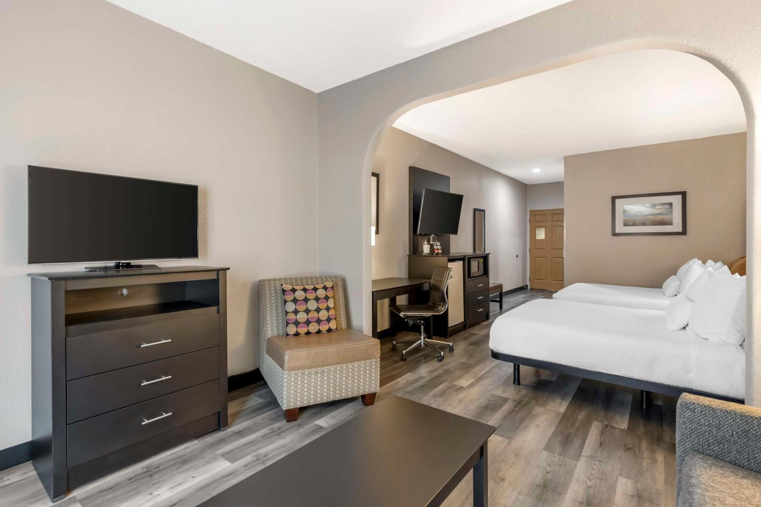 Queen Suite with Two Queen Beds - Disability Access photo 1