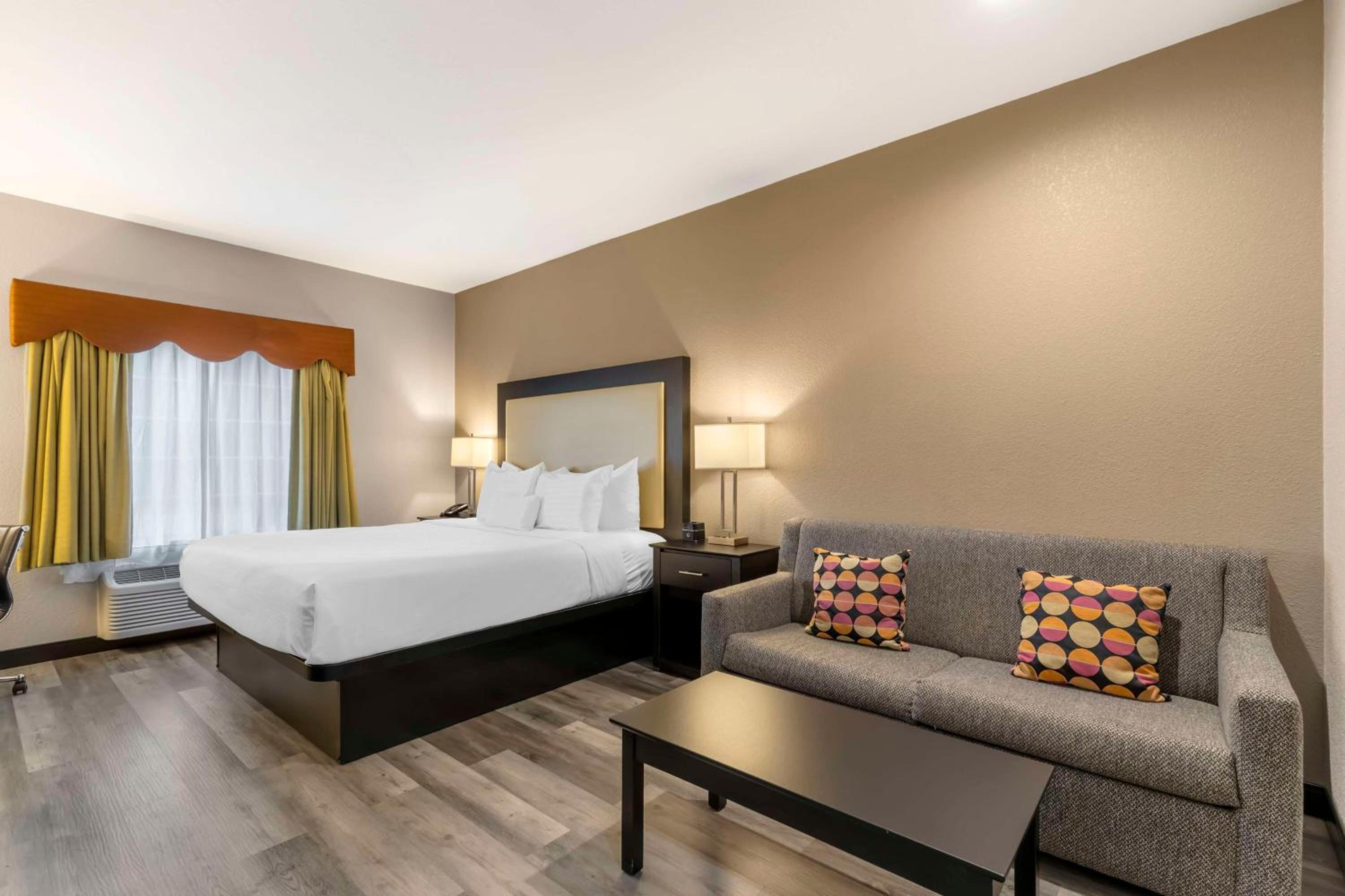 King Room with Sofa Bed - Non Smoking - Photo 16