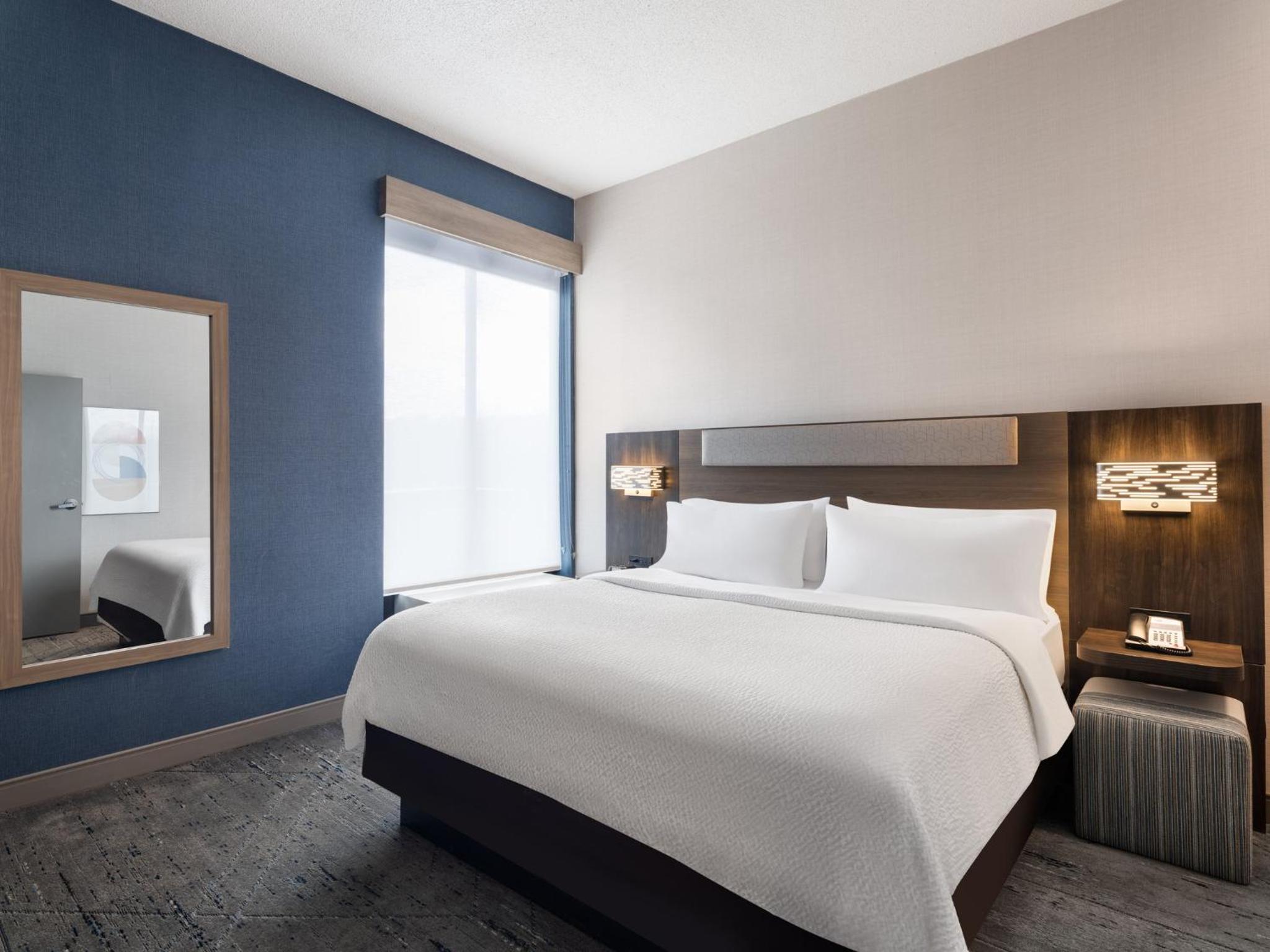 Standard King Room - Photo 6
