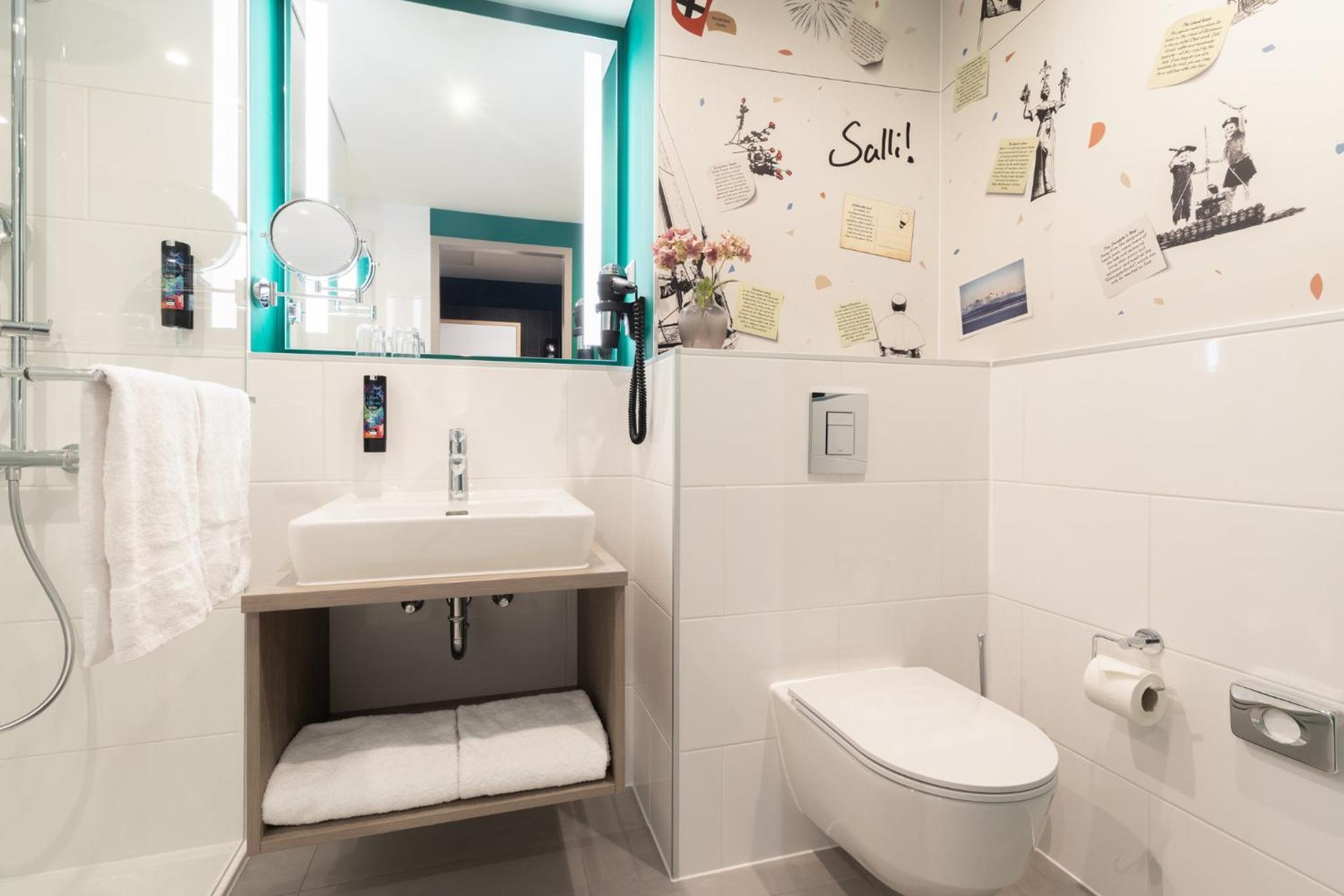 Standard Double Room thumbnail 5