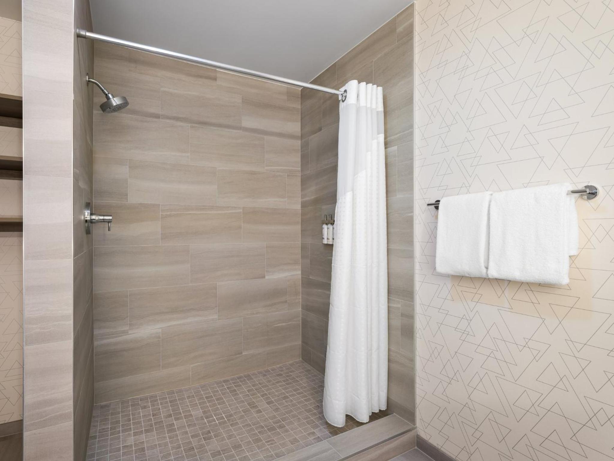 King Suite - Photo 3